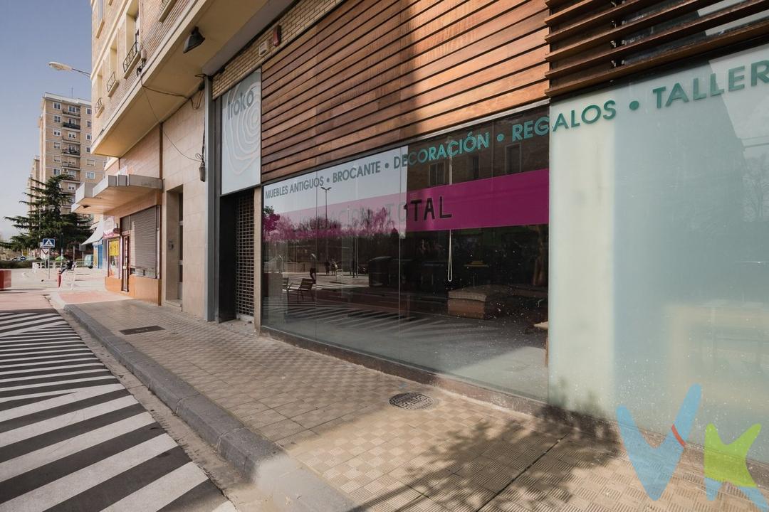 Estupendo local a pie de calle con 5 metros de fachada. Totalmente acondicionadoEn la actualidad está unido a otro local del que se segregará para su ventaSi está pensando en montar un negocio sólo tendrá que llevar las mercancías o los enseres con los que desarrollar la actividad a la que quiere dedicarse y listo!! Con cuatro ajustes, esta funcionando al día siguienteAnímense y venga a verlo!! Se lo enseñamos encantados!!.
INFORMACIÓN LEGAL
▪ Información meramente orientativa, sin carácter contractual.
▪ Superficies y características aproximadas, con finalidad descriptiva.
▪ En el precio de venta están incluidos los honorarios de la agencia inmobiliaria, que serán asumidos por la parte vendedora.
▪ El precio indicado no incluye los gastos e impuestos derivados de la compraventa a cargo del comprador (Notaría, Registro de la Propiedad, I.T.P., A.J.D. o I.V.A., según corresponda), ni otros posibles gastos asociados.
▪ El inmueble se transmite sin mobiliario ni otros enseres, salvo que se indique expresamente lo contrario.
 
A modo orientativo en Navarra:
▪ Notaría y Registro: 1%–1,5%.
▪ ITP: tipo general 6% (con posibles bonificaciones).
▪ AJD: aprox. 0,5%–1%.