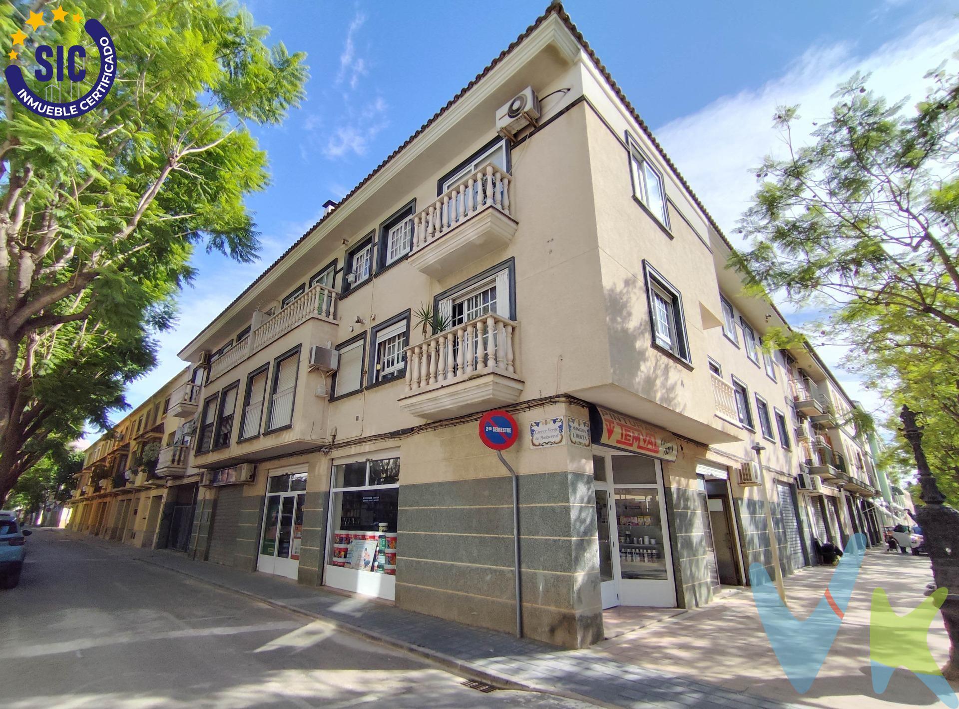 🌟 Mucho más que un piso.. un hogar en Picanya 🌟. Dicen que un hogar no se encuentra, se siente. Y al cruzar la puerta de esta vivienda en Picanya, lo sientes. No hace falta imaginar reformas, ni pensar en obras ni en complicaciones: está todo listo para entrar a vivir. Solo tú faltas. Ubicado en una zona tranquila y bien muy conectada, enfrente del colegio Ausiás March, este piso ha sido cuidado como un verdadero tesoro. La luz natural entra a raudales por cada ventana, acariciando cada rincón, dándole vida y calidez a los espacios. Todo aquí respira calidad: desde los acabados hasta cada detalle pensado para el confort diario. Cuenta con 3 habitaciones amplias y un despacho, perfectas para una familia, una pareja que necesita espacio o incluso para quien trabaja desde casa. 2 baños completos que ofrecen comodidad sin esperas. Un salón comedor acogedor y luminoso, donde las risas suenan más fuertes y las tardes se alargan sin querer. Una cocina funcional y elegante, donde cada comida puede convertirse en un momento especial. ¿Y qué decir del pequeño patio? Ese rincón privado donde el café sabe mejor por las mañanas, donde puedes leer, respirar o simplemente estar. Este no es solo un piso. Es un lugar donde empezar historias, donde construir recuerdos, donde sentir que todo está en su sitio. 📍 Tu nuevo hogar te espera en Picanya. *Nota: Agencia Registrada con el Nº 1018 en el Registro Obligatorio de Agentes Inmobiliarios de la Comunitat Valenciana. Puede consultar en la web de la GVA. La oferta está sujeta a cambios de precio o retirada del mercado sin previo aviso. En el precio de venta no están incluidos el impuesto del ITP, gastos de Notaría, los honorarios de agencia y los gastos de financiación, si la hubiese. Este anuncio no es vinculante, puede contener errores, se muestra a titulo informativo y no contractual*. *Por mandato expreso del propietario, comercializamos este inmueble en exclusiva, lo que le garantiza el acceso a toda la información, a un servicio de calidad, un trato fácil, sencillo y sin interferencias de terceros. Por este motivo, se ruega no molestar al propietario, a los ocupantes de la propiedad o a los vecinos. Muchas gracias por su comprensión. Si usted es agente inmobiliario y tiene un cliente para este inmueble, llámenos: estaremos encantados de colaborar. *. *Nuestro departamento financiero puede conseguir tu financiación. ¡ Consúltanos! *.