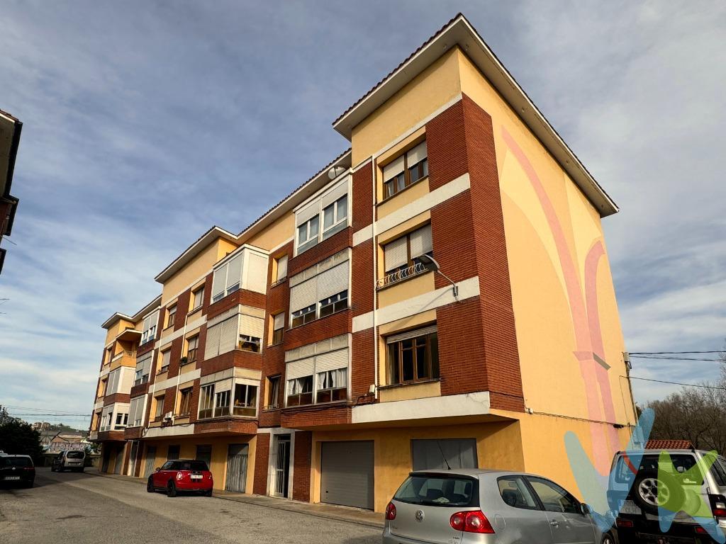 Tu nuevo hogar en Rinconeda: espacio, tranquilidad y conexión perfecta . Si buscas una vivienda amplia, luminosa y en un entorno seguro para tu familia, esta es tu oportunidad en Rinconeda, a un paso de Torrelavega y Barreda, con excelentes comunicaciones a la autovía y a solo unos minutos de Suances, Polanco y Santillana del Mar.  Ubicación estratégica + entorno residencial tranquilo = calidad de vida asegurada. La vivienda que estabas esperando. Te presentamos un piso con huecos muy amplios, ideal para quienes valoran la comodidad y la sensación de espacio en cada estancia:. - 3 habitaciones espaciosas. - Cocina independiente con gran capacidad. -  Salón amplio y luminoso, perfecto para reuniones familiares. - Baño completo. - Garaje privado justo debajo de la vivienda . - Amplias zonas de aparcamiento adicionales. Una vivienda cómoda, funcional y lista para convertirse en tu hogar. - Un entorno pensado para disfrutar en familia. 4.Ubicada en una zona residencial rodeada de zonas verdes, donde los más pequeños pueden jugar con total tranquilidad y seguridad. - Parque con columpios. - Campo de fútbol. - Zona de barbacoa. - Espacios abiertos para pasear y desconectar. - Piscina comunitaria . Aquí no hay tráfico peligroso ni preocupaciones constantes: es el tipo de barrio donde los niños aún pueden bajar a jugar y tú puedes respirar tranquilo. - Ideal para familias, parejas o como inversión. La combinación de ubicación estratégica, amplitud interior y entorno seguro convierte esta vivienda en una opción muy atractiva tanto para residencia habitual como para inversión. Si buscas espacio, tranquilidad y buena conexión con los principales núcleos de la zona, esta vivienda en Rinconeda lo tiene todo. Contacta ahora y ven a descubrir tu próximo hogar. Las oportunidades así no duran mucho. Gastos de la  transacción:. Compra sujeta al Impuesto de Transmisiones Patrimoniales. El adquiriente se hará cargo del coste de la escritura y su inscripción en el Registro de la Propiedad. . 
