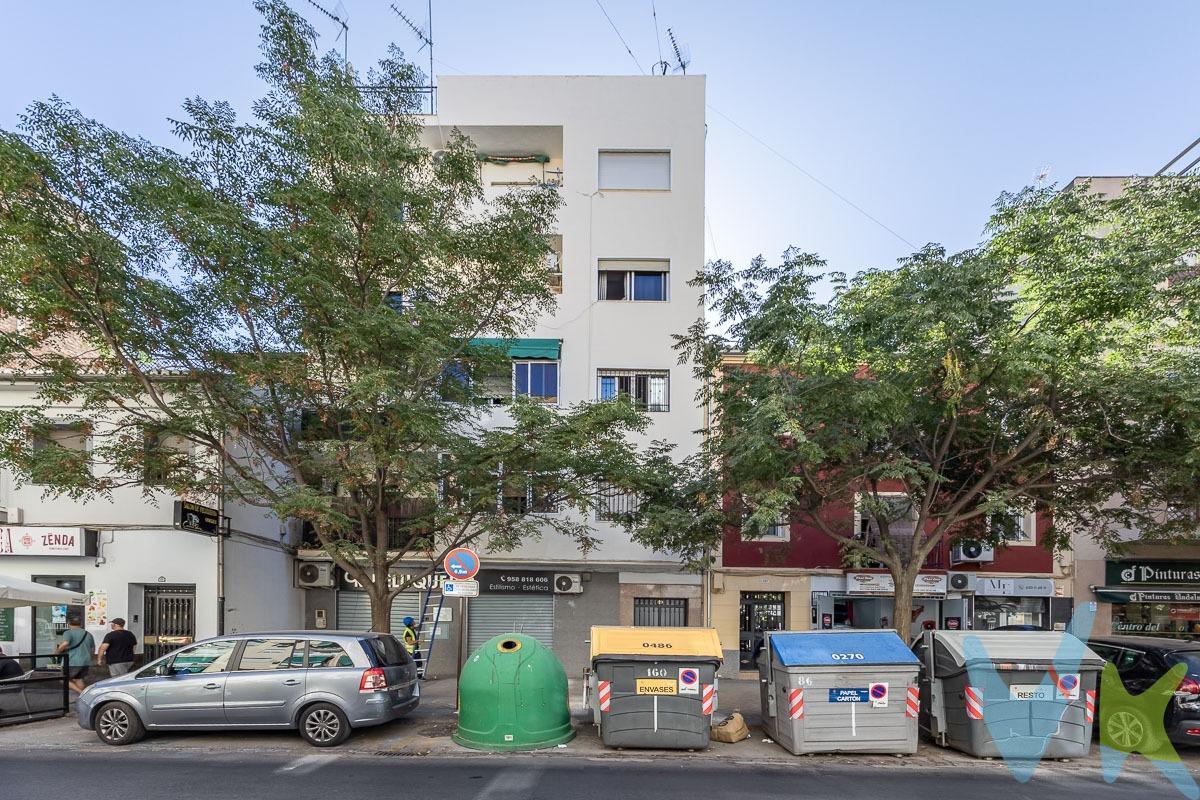 ✨ Oportunidad de inversión en el Zaidín ( sin ascensor)– Avenida de Dílar ✨. Si buscas una vivienda con alta rentabilidad garantizada, este piso es para ti. Actualmente se encuentra alquilado hasta junio, generando ingresos desde el primer día. 🏡 Características principales:. 	. 	•	🛏️ 3 dormitorios amplios, todos con balcón propio.         •	🚿 1 baño completo, reformado. 	•	🍳 Cocina integrada al comedor, práctica y moderna. 	•	🌞 Piso muy luminoso, con una distribución acogedora. 	•	📍 Ubicación excelente: en Avenida de Dílar (Zaidín), junto al PTS, muy cerca del metro y rodeado de servicios, comercios y zonas de ocio. 👉 Ideal tanto para inversores que buscan rentabilidad inmediata como para quienes deseen vivir en una de las zonas con más proyección de Granada. ¡No pierdas esta oportunidad! Llámanos y solicita más información. Ref. N351. * El PVP indicado no incluye impuestos ni gastos de Escritura. * Honorarios agencia no incluidos. * Las superficies expresadas en esta página tienen carácter descriptivo y son aproximadas. * Los precios pueden ser susceptibles de modificación sin previo aviso. * Esta propiedad se vende sin muebles.