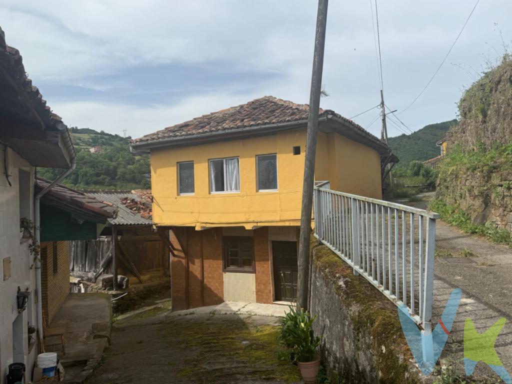 Casa de aldea con encanto en Santa Rosa, Mieres  Naturaleza, vistas y una gran oportunidad por solo 33.900EURSe vende acogedora casa de aldea en una zona alta de Santa Rosa, Mieres, con vistas abiertas al valle, mucha luz natural y rodeada de naturaleza. Ideal como segunda residencia o como proyecto de reforma.La vivienda se distribuye en dos plantas más bajo cubierta:Planta superior: galería luminosa, dos dormitorios, salita y baño reformado.Planta baja: entrada amplia, cocina reformada, estancia adicional y espacio bajo escalera perfecto como despensa.Bajo cubierta utilizable como trastero.Conserva el encanto tradicional asturiano con muros de piedra de casi 1 metro y estructura reforzada con vigas metálicas. Instalación eléctrica nueva y suministros dados de alta. Tejado pendiente de reforma.? Importante?? La vivienda no está registrada. No es apta para financiación mediante hipoteca bancaria.? Contáctanos para visitarla y descubrir su potencial. Gastos e impuestos no incluidos en el precio. A título orientativo, en segundas transmisiones, el comprador abonará el Impuesto sobre Transmisiones Patrimoniales (ITP). Para consultar los porcentajes del ITP en Asturias puede hacerlo a través de la web oficial de servicios tributarios del Principado de Asturias https://sede.tributasenasturias.es/sites/sede/default/es_ES/Que-quieres-hacer/Transmisiones-Patrimoniales-y-AJD. La base imponible será el mayor valor entre precio de compraventa, tasación o valor de referencia catastral. Gastos de notaría y registro aranceles variables según precio, número de copias y complejidad).     El comprador escoge libremente notario. El vendedor asume, por ley, los gastos que le correspondan, salvo pacto en contrario. Si se precisa hipoteca: Tasación, condiciones y costes bancarios según entidad elegida por el comprador; así como los gastos de gestoría y cualesquiera otros inherentes a la formalización de la compraventa. De acuerdo con la ley, no se incluyen en el precio otros gastos o tributos que legalmente correspondan al comprador. Honorarios de intermediación inmobiliaria a cargo del vendedor y honorarios de mediación inmobiliaria del 2% más I.V.A. con un mínimo 2.000EUR más I.V.A. a cargo del comprador.     El consumidor tiene derecho, conforme a la normativa vigente, a disponer de información y documentación adicional relativa al inmueble y condiciones de la compraventa. Cualquier compraventa y sus condiciones quedan sujetas en todo caso a la aceptación expresa del vendedor del inmueble y a la posterior formalización del correspondiente contrato. El presente anuncio tiene carácter meramente informativo; la información suministrada se corresponde con la disponible a la fecha de publicación, pudiendo variar en función de las circunstancias o actualizaciones legales, contractuales y fiscales.