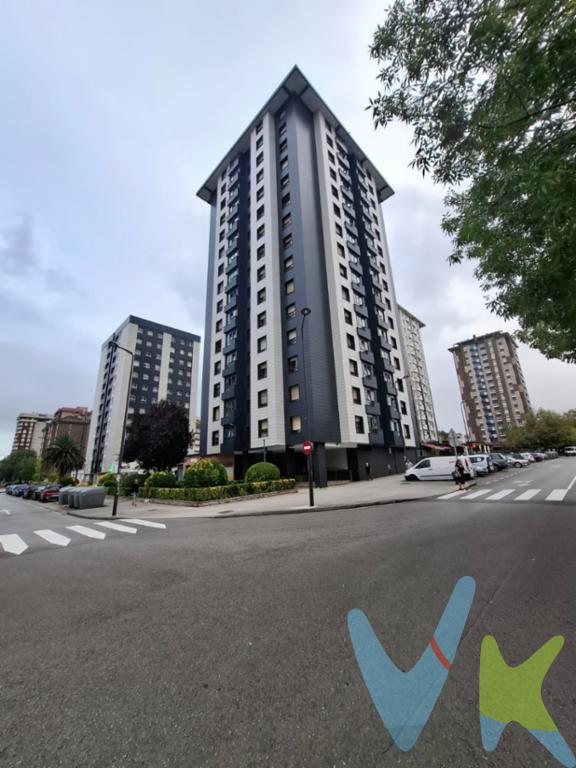 Si buscas luz, vistas despejadas, tranquilidad y estar a un paso del centro, os traemos esta nueva exclusiva justo al lado de la Avenida de la Constitución, en el Polígono de Pumarín . Se trata de una vivienda completamente exterior, ubicada en una cuarta planta de un edificio que ha sido renovado, situado en la mejor zona del Polígono.  Dispone de 2 ascensores, la calefacción y el ACS es individual, suministrada por Gas Natural. El portal es accesible.Para la vivienda, que aunque tiene una distribución muy aprovechada, hemos pensado en darle un par de toques que sin duda mejorarían su diseño, si queréis os los enseñamos sin ningún compromiso. Dispone de 3 dormitorios, salón, cocina independiente con una pequeña terraza-tendedero, baño y aseoEn el entorno disponemos de servicios esenciales, comercios y áreas recreativas. La opción de transporte público cercano te permitirá desplazarte con facilidad, conectándote no solo con el centro de Gijón, sino también con otras áreas de la ciudad. Proximidad al transporte es un aspecto que muchos valoran en su búsqueda de vivienda, y aquí lo encontrarás.Estamos seguros que os gustará. Lo vemos?Según la Ley 10/2025, de 28 de diciembre, se informa que los gastos e impuestos que conlleva la adquisición no están incluidos en el precio indicado:El vendedor asume la plusvalía y el resto de gastos son del comprador.Segundas transmisiones, el comprador abona el Impuesto sobre Transmisiones Patrimoniales (ITP). Puede consultar toda la información en el siguiente enlace: https://sede.tributasenasturias.es/sites/sede/default/es_ES/Que-quieres-hacer/Transmisiones-Patrimoniales-y-AJD. La base imponible que se toma para el cálculo será el mayor valor entre precio de compraventa, tasación o valor de referencia catastral.El comprador escoge la notaría. Los gastos de Notaría están regulados en el Anexo I, del Real Decreto 1426/1989, de 17 de noviembre, por el que se aprueba el arancel Notarial y los gastos de Registro según el arancel oficial establecido en el Anexo I, del Real Decreto 1427/1989, de 17 de noviembre, los aranceles varían en función del precio, número de copias y complejidad. Los gastos de Gestoría por la tramitación administrativa de la compraventa, presentación, liquidación de impuestos y la inscripción en el Registro de la Propiedad, serán de la parte compradora, en caso de que decida encargar dichos trámites a un profesional, su importe varía en función del profesional o entidad designada para su realización. Si el comprador necesita préstamo hipotecario, la tasación, condiciones y costes bancarios según entidad elegida por el comprador; así como los gastos de gestoría y cualesquiera otros inherentes a la formalización de la compraventa serán de su cuenta, salvo pacto expreso en contrario con el vendedor..Honorarios de intermediación inmobiliaria a cargo del vendedor.Conforme a la normativa vigente, el consumidor tiene derecho a disponer de información, documentación y condiciones de la compraventa relativa al inmueble, en la sede física de Los Arcos 98, SL en calle del Carmen, nº 2  bajo en Gijón, o a través de nuestro correo electrónico, inmobiliaria@grupolosarcos.es. La agencia actúa exclusivamente como intermediaria en la operación, las condiciones de la compraventa están sujetas a la aceptación expresa del vendedor y a la posterior formalización del correspondiente contrato. El presente anuncio es meramente informativo y la información facilitada corresponde a la disponible en la fecha de publicación, pudiendo variar en función de circunstancias legales, contractuales o fiscales. 