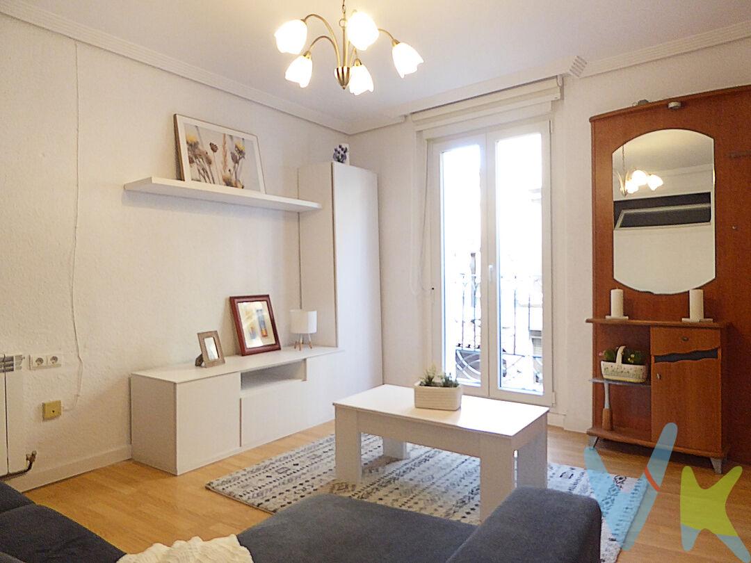 




Acogedor piso en pleno casco antiguo de Pamplona-Iruña con vistas, coqueto y semi amueblado. La cocina, impecable, está equipada y montada y tiene acceso a un práctico balcón con tendedero. El baño con plato de ducha. Tanto el luminoso salón y el dormitorio principal tienen balcón a calle con vistas a la torre de San Agustín.  Dos alcobas que pueden ser utilizadas como dormitorios, vestidor, despacho... según las necesidades. Calefacción de gas natural.  Fachada y tejado rehabilitados con las derramas ya pagadas. Actualmente se encuentra ALQUILADO, con inquilino solvente y cumplidor, lo que garantiza una rentabilidad inmediata desde el momento de la compra. Situación inmejorable ya que se encuentra entre Plaza del Castillo y Escuela oficial de idiomas situada en calle Compañía donde existen plazas de garaje para los vecinos  y la posibilidad de solicitud de concesión administrativa.
INFORMACIÓN: PVP: 190.000 €. Gastos e impuestos no incluidos en el precio. El precio indicado no incluye los gastos e impuestos derivados de la compraventa a cargo del comprador: A modo orientativo: Notaria y registro: entre un 1%-1,5%; ITP (Impuesto sobre transmisiones patrimoniales): Tipo general en Navarra 6%;  AJD: aprox 05%-1%;  Otros posibles gastos asociados; Tasación, costes bancarios, gestoría... en el caso de precisar hipoteca





La parte compradora elige libremente notario.  Los honorarios de marina servicios inmobiliarios son a cargo de la parte vendedora. El presente anuncio tiene carácter meramente informativo, sin valor contractual.  Superficies y características expresadas tienen carácter descriptivo y son aproximadas. Muebles en inventario.  Cualquier compraventa y sus condiciones quedan sujetas en todo caso a la aceptación expresa del vendedor del inmueble y a la posterior formalización del correspondiente contrato. La información suministrada se corresponde con la disponible a la fecha de publicación, pudiendo variar en función de las circunstancias o actualizaciones legales, contractuales y fiscales.