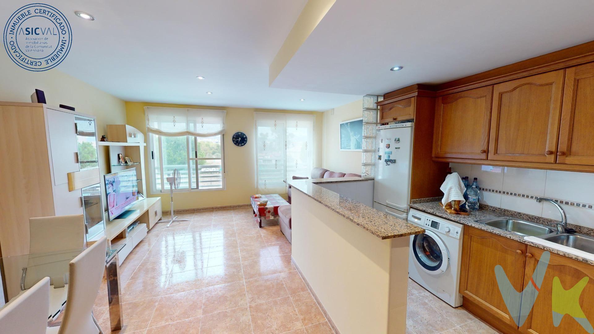 Presentamos una excelente oportunidad de adquirir un moderno piso dúplex en la codiciada zona cercana a la Universidad Jaume I (UJI) en Castellón. Este acogedor inmueble, listo para entrar a vivir, se distribuye en dos plantas bien definidas. En la primera planta encontramos un amplio comedor con cocina-office integrada que ofrece un espacio funcional y luminoso ideal para disfrutar de momentos agradables. La segunda planta alberga dos habitaciones: una doble y otra simple, ambas equipadas con armarios empotrados que optimizan el almacenamiento del hogar; además cuenta con un baño completo muy práctico. La ubicación es inmejorable, ya que está situada a pocos minutos de la universidad, lo cual representa no solo comodidad sino también una alta rentabilidad potencial si consideras utilizarlo como inversión destinada al alquiler estudiantil. Entre las comodidades adicionales destaca el trastero ubicado en la azotea. El piso se vende completamente amueblado e incluye electrodomésticos listos para su uso inmediato sin necesidad de realizar ninguna reforma o compra adicional. Además, tendrás acceso cercano a todo tipo de comercios esenciales como supermercados, farmacias y restaurantes así como centros comerciales cercanos como La Salera o pequeños negocios locales. ¡No pierdas esta magnífica ocasión!. ¡Solicita tu visita hoy mismo!. Este inmueble es en exclusiva, con lo que le facilitamos cualquier información sobre la vivienda. Por este motivo, solicitamos no molesten al propietario, ocupantes de la propiedad, vecinos o conserje de la comunidad. En todos los casos los precios expuestos son más impuestos y gastos derivados de la transmisión del inmueble. 