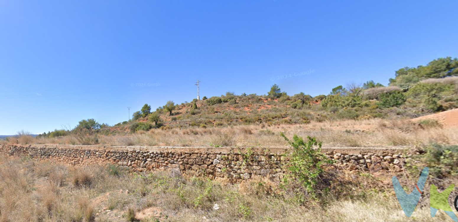 Presentamos este terreno en venta en la encantadora localidad de Pedralba, provincia de Valencia. El terreno es Rustico, no urbanizable de uso agrario. Cuenta con una superficie de 202