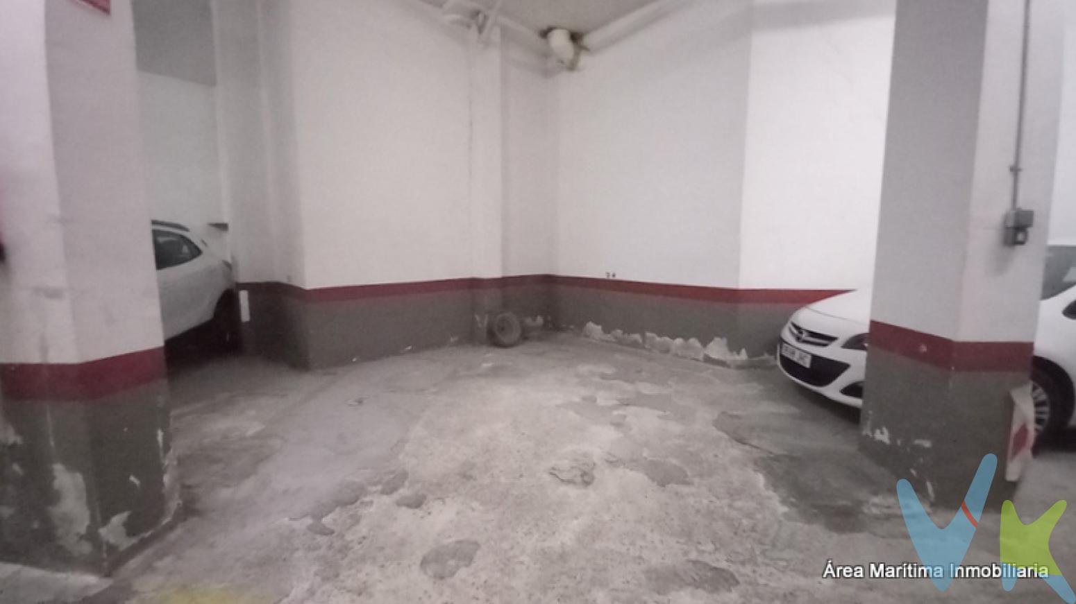 Se vende amplia plaza de garaje situada en la calle Río Tajo, en pleno barrio de La Malvarrosa, una ubicación muy cómoda tanto para residentes de la zona como para quienes buscan una plaza cerca de la playa.Según datos catastrales, la plaza cuenta con una superficie construida de 45 m², lo que la convierte en una opción muy interesante dentro de una zona donde el aparcamiento es cada vez más escaso y demandado.La plaza se encuentra en un entorno consolidado, rodeado de viviendas, comercios, servicios, transporte público y a escasa distancia de la playa de La Malvarrosa. Una ubicación estratégica para quienes viven en el barrio, tienen una segunda residencia cerca del mar o buscan una inversión práctica en una zona con alta presión de aparcamiento.La Malvarrosa es uno de los barrios marítimos más reconocidos de Valencia, conocido por su cercanía al paseo marítimo, su ambiente mediterráneo, su vida de barrio y su excelente conexión con el resto de la ciudad. Disponer de una plaza de garaje en esta zona supone una ventaja clara, especialmente durante los meses de mayor afluencia a la playa.Una oportunidad cómoda, funcional y con buena proyección en una de las zonas costeras más demandadas de Valencia.Características principales:Ideal para uso propio o como inversión.Plaza de garaje en venta.Ubicación: calle Río Tajo, en la Malvarrosa.Muy cerca de la playa.45 m² construidos según Catastro.Zona con alta demanda de aparcamiento.Área Marítima Inmobiliaria ?EUR? Oficina MalvarrosaMás de 35 años de experiencia en el mercado residencial de la zona marítima de Valencia.Agencia Registrada con el Nº 99 en el Registro Obligatorio de Agentes Inmobiliarios de la Comunitat Valenciana. Puede consultarse en la web de la GVA.PVP: Los honorarios que el comprador deberá abonar a la agencia, así como los gastos de notaría, registro e impuestos, no están incluidos en el precio.Este anuncio, incluyendo textos, fotografías e información, es meramente informativo y no contractual, pudiendo contener errores ajenos a la agencia.