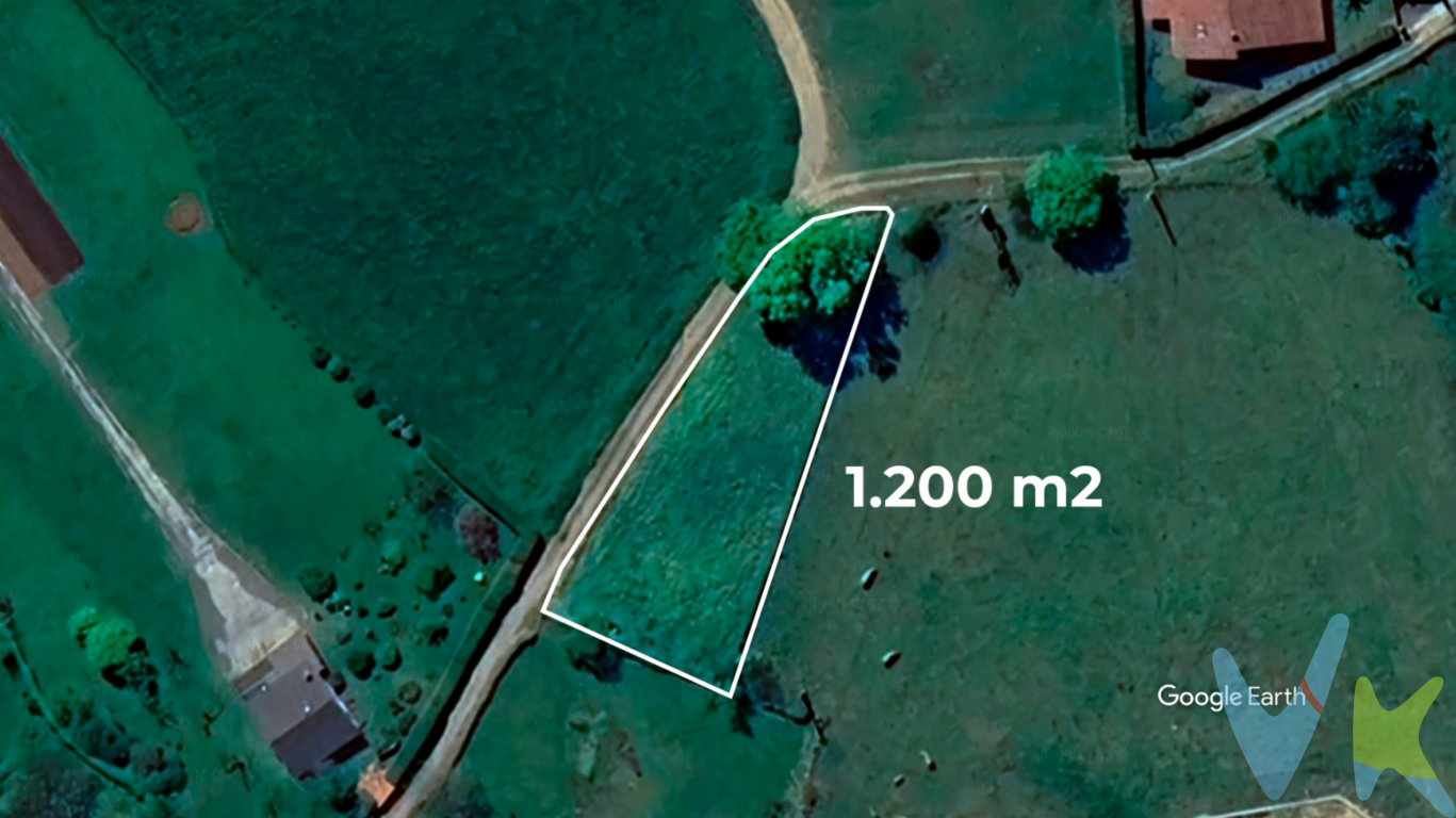  **Excepcional oportunidad de inversión en EL ESCAMPLERO: Finca edificable en venta**Presentamos una maravillosa finca edificable situada en el encantador núcleo de EL ESCAMPLERO, una ubicación privilegiada para construir la casa de tus sueños o realizar un proyecto inmobiliario. Extendiéndose a lo largo de 300 metros cuadrados, este terreno ofrece un sinfín de posibilidades para quienes buscan un espacio donde la tranquilidad y el acceso a servicios se conjugan a la perfección.La finca, rodeada de un entorno natural inigualable, proporciona la posibilidad de vivir en un área donde la naturaleza se convierte en parte de su hogar, sin comprometer la cercanía a la ciudad. San Claudio es conocido por su ambiente apacible y la amable comunidad que lo habita, lo que asegura una calidad de vida que no tiene comparación. Desde su futura vivienda, podrá disfrutar de vistas envidiables y un contacto directo con la esencia del campo asturiano.Este terreno se encuentra en una zona que no solo ofrece un paisaje encantador, sino que también dispone de excelentes accesos a las principales vías de comunicación. Resulta ideal para quienes desean vivir a pocos minutos de la ciudad, pero valoran la tranquilidad y el sosiego de un entorno rural. La cercanía a Oviedo, la capital de Asturias, a apenas 10 minutos en coche, facilita el acceso a todo tipo de servicios, incluyendo centros educativos, supermercados, centros de salud y una variedad de opciones de ocio y cultura.El potencial edificable del terreno permite plantear un proyecto arquitectónico a medida, adaptado a sus necesidades y expectativas. Con 900 metros cuadrados a su disposición, de los cuales 350m2 son edificables puede considerar distintas configuraciones para su futuro hogar, desde una moderna vivienda con jardín y garaje hasta un proyecto más clásico que conserve el encanto tradicional de la zona. Las dimensiones del terreno permiten incluir áreas verdes o de recreo, optimizando cada metro cuadrado y garantizando que el espacio construido responda a las demandas de su estilo de vida.En El Escamplero, además de disfrutar del paisaje, tiene diversas rutas para realizar paseos en bicicleta o caminatas, ideales para amantes del deporte al aire libre. La proximidad a montañas y ríos garantiza que siempre habrá una nueva aventura esperando. Esta ubicación destaca por su equilibrio entre lo moderno y lo natural, un lugar donde la paz se convierte en parte del día a día.Este terreno no solo representa una inversión inmobiliaria, sino también en calidad de vida. La posibilidad de construir en un área de gran proyección, combinada con las ventajas de vivir en un entorno sereno, transforma esta finca en una oportunidad única. La finca edificable  es un lienzo en blanco esperando que sus sueños tomen forma.Esperamos que esta descripción le anime a ponerse en contacto con nosotros para obtener más detalles o concertar una visita. Contamos con personal especializado que estará encantado de asesorarle en cada paso del camino, asegurando que su inversión culmine en el hogar que siempre ha deseado. No deje pasar esta oportunidad de tener una propiedad en un lugar tan especial. Le invitamos a visitarnos y descubrir por qué esta finca es la opción perfecta para usted. 