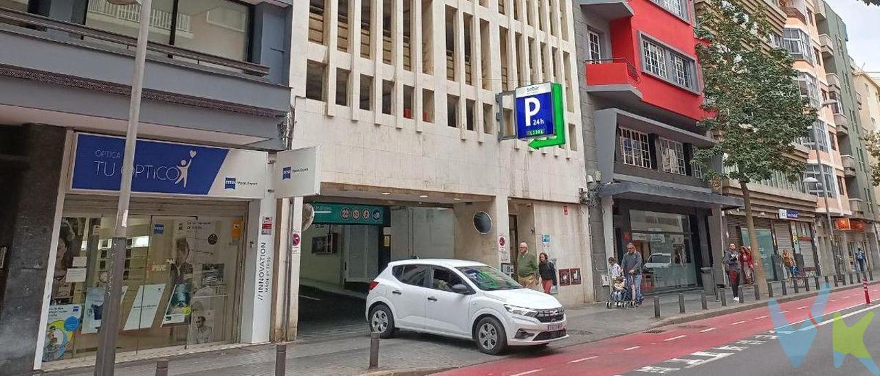 Descubre la oportunidad perfecta para asegurar tu vehículo con esta plaza de garage ubicada en el corazón de Las Palmas de Gran Canaria, concretamente en la popular calle León y Castillo. . Con un precio atractivo de €23,500, este espacio cuenta con una superficie construida ideal (12.50 m²) que se adapta a tus necesidades cotidianas. La propiedad está situada dentro de un famoso edificio multifuncional que ofrece todas las comodidades necesarias: ascensor accesible y apertura las 24 horas del día garantizando así seguridad constante para tu automóvil. Además, su ubicación privilegiada te conecta rápidamente con importantes vías comerciales y servicios esenciales como autobuses cercanos, centros comerciales vibrantes e incluso colegios reconocidos. Imagínate disfrutando también desde aquí unas vistas encantadoras mientras aprovechas los espacios infantiles circundantes o accedes fácilmente a hospitales locales cuando lo necesites. No pierdas más tiempo buscando parking; esta es la inversión clave para mejorar tu calidad diaria al facilitarte una estancia segura cerca del bullicio urbano sin preocupaciones por dónde dejar tu coche. * Visitas a la propiedad *: Todos los interesados en ver la propiedad deberán presentar un documento de identificación válido, como DNI, NIE o pasaporte, antes de la visita. Además, se requerirá que firmen una hoja de visita al ingresar a la propiedad. INFORMACION ADICIONAL:. - El uso de la propiedad estará siempre sujeto a la legislación vigente. - El precio de venta no incluye impuestos ni gastos de compraventa, como el Impuesto de Transmisiones Patrimoniales (6.5% o 1% en el caso de primera transmisión más IGIC correspondiente en este último caso), honorarios del Registro de la Propiedad, notaría y gestoría. - La información sobre la propiedad está sujeta a posibles errores y cambios involuntarios.
