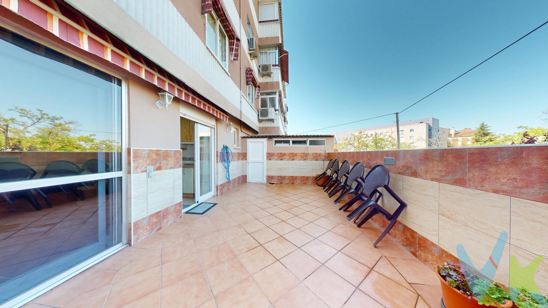 Venta de nuda propiedad en la mejor zona de Leganés. Unico usufructuario de 74 años de edad. Vivienda de 3 dormitorios dos de ellos dobles con armarios empotrados y uno de ellos en suite , salón independiente, 2 cuartos de baño uno con plato de ducha y otro con bañera , cocina independiente amueblada con vitrocerámica y una espectacular terraza tipo ático. Las calidades son las siguientes , suelos de parquet y gres, puertas interiores de haya, ventanas de aluminio, aire acondicionado bomba frío y calor en salón y dos dormitorio, calefacción de gas central. Él precio de la vivienda incluye 2 plazas de garaje bastante útiles dada la gran dificultad de aparcamiento en la zona. El está adaptado para peersonas con movilidad reducida, tiene ascensor. La vivienda está situada en la mejor zona de Leganés, siendo una inversión garantizada, . Metro Leganés central línea 12 (Metrosur), Renfe Leganés Central, AutobusesLínea 432: Conecta con Madrid (Villaverde Bajo-Cruce), Línea 450: Getafe - Leganés - Alcorcón. Líneas 482, 484 y 485: Unen Leganés con Madrid (Aluche y Oporto), Línea 480: Servicio nocturno y conexión con Madrid (Plaza Elíptica). En cuanto a educación Universidad Carlos III de Madrid (UC3M): El Campus de Leganés (Escuela Politécnica Superior) se encuentra a unos 10 minutos a pie. CEIP Miguel de Cervantes: Colegio público de educación infantil y primaria, situado a escasos 3-4 minutos caminando, IES Julio Verne Instituto de educación  Colegio El Salvador: Centro concertado que ofrece desde infantil hasta secundaria, ubicado en las proximidades del barrio de San Nicasio, Escuela Infantil Jeromín: Opción pública para niños de 0 a 3 años en la zona, Escuela Oficial de Idiomas (EOI) . Centro de salud  María Jesús Hereza siendo él Hospital de referencia, El Hospital Universitario Severo Ochoa es el centro hospitalario principal de Leganés para urgencias graves e ingresos. Si buscas caminar  o disfrutar de la naturaleza, parque de Valdegrullas y parque de Polvoranca, son zonas abiewrtyas y amplias perfecta para pasear con perros o hacer deporte. Comprar una nuda propiedad en la Calle Asturias, de Leganés puede ser una inversión estratégica muy interesante. Precio muy reducido: Compras con un descuento importante, sobre el valor de mercado. Inversión a largo plazo: Ideal si no necesitas la vivienda para vivir hoy, sino como ahorro para el futuro. Ahorro de gastos: El vendedor (usufructuario) suele pagar los recibos de luz, agua y comunidad. Impuestos menores: Los gastos de escrituración y el ITP se calculan sobre el valor de la nuda propiedad, no sobre el total. En cumplimiento de lo dispuesto en el artículo 20 del Texto Refundido de la Ley General para la Defensa de los Consumidores y Usuarios, en su redacción vigente desde el 28 de diciembre de 2025, se informa expresamente de que el precio publicado no incluye los impuestos ni los gastos adicionales derivados de la compraventa, tales como el Impuesto de Transmisiones Patrimoniales o el IVA en su caso, Actos Jurídicos Documentados, aranceles notariales y registrales u otros gastos inherentes a la operación, los cuales se determinarán en función del precio final de cierre de la compraventa. El precio final ofertado respeta la normativa reguladora de precios que resulte aplicable. Asimismo, la presente operación devengará honorarios de intermediación profesional equivalentes, como máximo, al 3% del precio final de compraventa, más el IVA vigente, que serán abonados por la parte compradora. 