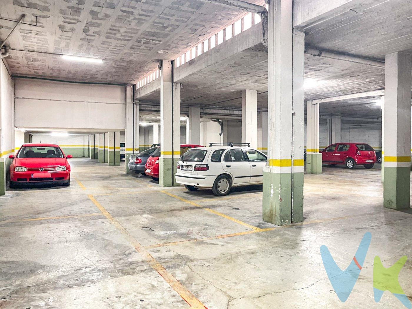 ¡No pierdas la oportunidad de adquirir una plaza de parking en venta! Esta plaza se encuentra ubicada en la calle Fuente las Pilas nº4, justo enfrente del encantador parque del antiguo matadero de Requena. La plaza cuenta con una amplia puerta de hierro automática con mando a distancia, y se encuentra en un parking de una sola planta totalmente privado, al que solo pueden acceder los propietarios de las plazas. Puedes acceder tanto desde la puerta principal a pie de calle como a través del ascensor por la calle Rafael Bernabéu. La entrada tiene una rampa de acceso muy suave y ofrece una buena maniobrabilidad gracias a su amplitud. Además, el mantenimiento anual es mínimo. La plaza tiene un tamaño mediano y está claramente marcada en el suelo, y el parking cuenta con una excelente iluminación para garantizar la seguridad. Mantén tu vehículo resguardado y protégelo de los delincuentes y las inclemencias del tiempo, o bien aprovecha esta oportunidad como una excelente inversión para alquilarla. Recuerda que la descripción del inmueble e imágenes tienen un carácter meramente informativo y no tienen carácter contractual, pudiendo ser modificados por la inmobiliaria comercializadora sin implicar responsabilidad alguna frente a terceros. Además, el precio de venta al público de esta propiedad no incluye los gastos de adquisición, como los honorarios notariales, registrales, de gestión, entre otros. ¡No dudes en contactarnos para obtener más detalles!