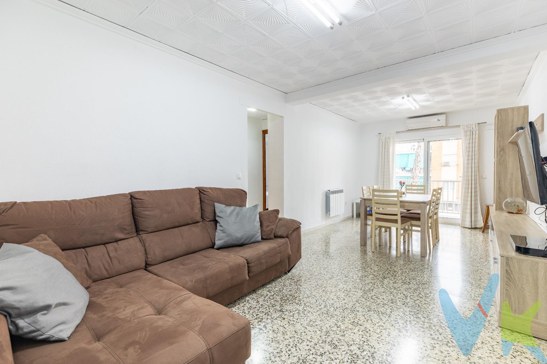 Espacioso, luminoso y semi-reformado: ¡vive con comodidad entre pueblo y naturaleza!. Te presentamos esta encantadora vivienda de 118 m² construidos, situada en una ubicación estratégica: al inicio del casco urbano, lo que te garantiza cercanía a todos los servicios del pueblo, pero también una conexión rápida con entornos naturales perfectos para pasear, desconectar o practicar deporte. Además, se encuentra a tan solo 75 kilómetros de la playa de Gandía, ideal para escapadas de fin de semana o vacaciones en la costa. El piso cuenta con una distribución muy funcional y espacios generosos: dos habitaciones dobles y una habitación simple, perfectas tanto para una familia como para quienes necesitan espacio extra para despacho, vestidor o invitados. Dispone además de un baño completo y un aseo adicional, lo que aporta un plus de comodidad en el día a día. La cocina independiente es amplia y práctica, equipada con galería, lavandería y una despensa, ideal para quienes valoran el orden y la organización. El salón-comedor, muy luminoso, tiene salida directa a un balcón que aporta ventilación natural y un rincón perfecto para relajarse al aire libre. La vivienda se encuentra semi-reformada, con mejoras destacadas como las ventanas Climalit que aíslan del ruido y de las temperaturas exteriores, termo eléctrico con descalcificador, aire acondicionado para los meses más calurosos, y puertas interiores de cerezo, algunas de ellas correderas, que optimizan el espacio. Es un piso ideal para quienes buscan un hogar acogedor, con muchas prestaciones, en un entorno tranquilo y bien comunicado, pero con margen para adaptarlo a su gusto personal. Perfecto tanto como residencia habitual como para quienes buscan una segunda vivienda cerca de la naturaleza sin renunciar a las comodidades urbanas. La finca tiene un hueco para poder construir en un futuro un ascensor. Una oportunidad única para vivir en un entorno tranquilo, con todas las comodidades, y posibilidad de ampliar tu espacio con una inversión versátil. ¡No dejes pasar esta oportunidad y ven a visitarlo sin compromiso!. Por expreso deseo de los propietarios, esta vivienda se comercializa en EXCLUSIVA, por lo que le garantiza un trato fácil, cómodo y sin interferencias. Rogamos no molesten a sus ocupantes, propietarios o vecinos. Si usted es un profesional inmobiliario, no dude en llamarnos, estaremos encantados de colaborar en la venta de este inmueble.  . *Honorarios de agencia, gestoría, notaría, registro e impuestos no incluidos. Anuncio no vinculante, puede contener errores.*. 