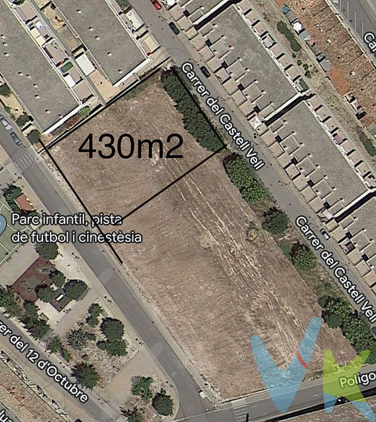¡No pierdas la oportunidad de construir la casa de tus sueños en un terreno urbano y urbanizable de 450 metros cuadrados en Albaida! Este terreno cuenta con una ubicación privilegiada en una zona tranquila y residencial, perfecta para disfrutar de la tranquilidad y el confort que mereces. . Además, su tamaño permite la construcción de un chalet adosado de dos plantas, con todas las comodidades y detalles que deseas. ¡No lo pienses más y haz realidad tu proyecto de vida en este maravilloso terreno!. VENTA:. PVP 48.000€.  Gastos e impuestos no incluidos en el precio. La compra conlleva impuestos y gastos de formalización para el comprador. A título orientativo se informa que en segundas transmisiones el  ITP  con carácter general en  Valencia  es del 9%, pudiendo existir otros tipos impositivos atendiendo a  las circunstancias  personales del comprador u otras circunstancias previstas legalmente. Base imponible del impuesto el mayor valor entre el precio de compraventa, la tasación o el valor de referencia catastral. En cuanto a los gastos de  notaría y registro, en su caso,  suelen oscilar aprox; entre 1,5% y 2,5% (aranceles variables según precio, n.º de copias y complejidad). El comprador elige notario. Si el comprador precisase de  hipoteca: tasación, condiciones y costes bancarios serán según entidad elegida por el comprador, así como los gastos de gestoría, y cualesquiera otros gastos inherentes a la formalización de la compraventa que legalmente correspondan a la parte compradora, salvo pacto expreso en contrario con el vendedor. El consumidor tiene,  conforme a la normativa vigente, a su disposición información y documentación adicional relativa al inmueble y condiciones de la compraventa, que podrá ser consultada en C/Joaquín Costa 4, bajo 46005 Valencia o urbe2@remax.es. Honorarios de mediación inmobiliaria a cargo del  COMPRADOR: (3000€ del precio final de venta más IVA (21%), salvo otro pacto.); y  de VENDEDOR (según acuerdo con el mismo). . Se informa al consumidor que la agencia actúa como intermediaria inmobiliaria en la operación, estando cualquier eventual compraventa y sus condiciones sujeta a la aceptación expresa del propietario-vendedor y a la posterior formalización del correspondiente contrato.