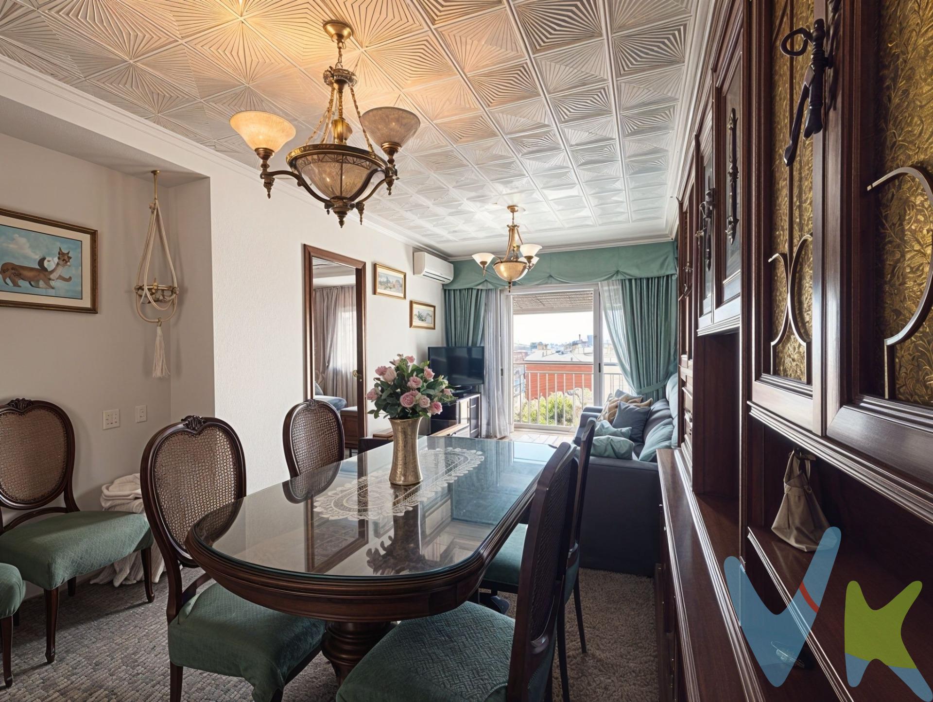 Descubra este magnífico piso en la codiciada Avenida Los Naranjos, Valencia. Situado en la última planta (Planta 7) de su edificio, esta vivienda destaca por su extraordinaria luminosidad y sus despejadas vistas al mar, ofreciendo un ambiente tranquilo y sereno. Características de la propiedad:. Espacio: Cuenta con una superficie construida de 88 m² según catastro. Distribución: Dispone de tres habitaciones, un baño y un balcón amplio con vistas al mar, ideal para familias, parejas o como inversión. Luz y Vistas: Al ser la planta más alta, goza de abundante luz natural durante todo el día, y podrá disfrutar de unas vistas impresionantes. Ubicación y Conexiones:. El apartamento está estratégicamente ubicado en una excelente zona de Valencia, junto a la Malvarrosa. Esta ubicación es inmejorable gracias a su proximidad a las universidades y a la playa, a tan solo 7 minutos a pie. La zona está perfectamente comunicada con el centro de la ciudad mediante transporte público, incluyendo paradas de metro y tranvía, lo que garantiza una movilidad cómoda y rápida. No pierda la oportunidad de vivir en una de las zonas con mayor proyección y calidad de vida de Valencia. VENTA:. PVP 280.000€.  Gastos e impuestos no incluidos en el precio. La compra conlleva impuestos y gastos de formalización para el comprador. A título orientativo se informa que en segundas transmisiones el ITP con carácter general en  Valencia  es del  10%, pudiendo existir otros tipos impositivos atendiendo a  las circunstancias  personales del comprador u otras circunstancias previstas legalmente. Base imponible del. impuesto el mayor valor entre el precio de compraventa, la tasación o el valor de referencia catastral. En cuanto a los gastos de  notaría y registro, en su caso,  suelen oscilar aprox; entre 1,5% y 2,5% (aranceles variables según precio, n.º de copias y complejidad). El comprador elige notario. Si el comprador precisase de  hipoteca: tasación, condiciones y costes bancarios serán según entidad elegida por el comprador, así como los gastos de gestoría, y cualesquiera otros gastos inherentes a la formalización de la compraventa que legalmente correspondan a la parte compradora, salvo pacto expreso en contrario con el vendedor. El consumidor tiene,  conforme a la normativa vigente, a su disposición información y documentación adiciona relativa al inmueble y condiciones de la compraventa, que podrá ser consultada en C/Joaquín Costa 4, bajo 46005 Valencia o urbe2@remax.es. Honorarios de mediación inmobiliaria a cargo del  COMPRADOR: (3% del precio final de venta más IVA (21%), salvo otro pacto.); y  de VENDEDOR (según acuerdo con el mismo).  Se informa al consumidor que la agencia actúa como intermediaria inmobiliaria en la operación, estando cualquier eventual compraventa y sus condiciones  sujeta a la aceptación expresa del propietario-vendedor y a la posterior formalización del correspondiente contrato.