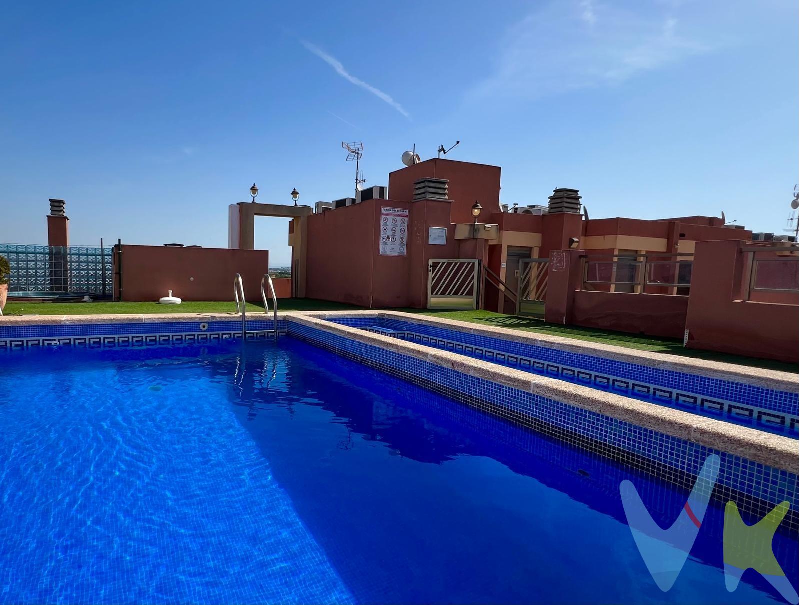 Si buscas una vivienda cómoda, práctica y con espacios exteriores para disfrutar del clima de la Costa Blanca, esta puede ser tu oportunidad. En exclusiva, presentamos este acogedor apartamento situado en Calle Perragorda, 27, Formentera del Segura, una localidad tranquila con todos los servicios necesarios a pocos minutos. La vivienda cuenta con 54 m² construidos, distribuidos en un luminoso salón-comedor, cocina, 2 dormitorios (uno principal y un segundo dormitorio ideal para invitados, despacho o habitación infantil) y 1 baño completo. El residencial dispone de una fantástica piscina comunitaria, perfecta para refrescarse durante los meses de verano y disfrutar del excelente clima de la zona. ✅ 54 m² construidos. ✅ 2 dormitorios. ✅ 1 baño completo. ✅ Piscina comunitaria. ✅ Zona tranquila y bien comunicada. ✅ Ideal como vivienda habitual, segunda residencia o inversión. Propiedad comercializada en exclusiva por MOCADI Inmobiliaria. Contacta con nosotros y ven a visitarla. . La descripción y los datos del presente inmueble tienen carácter meramente informativo y en ningún caso contractual. 