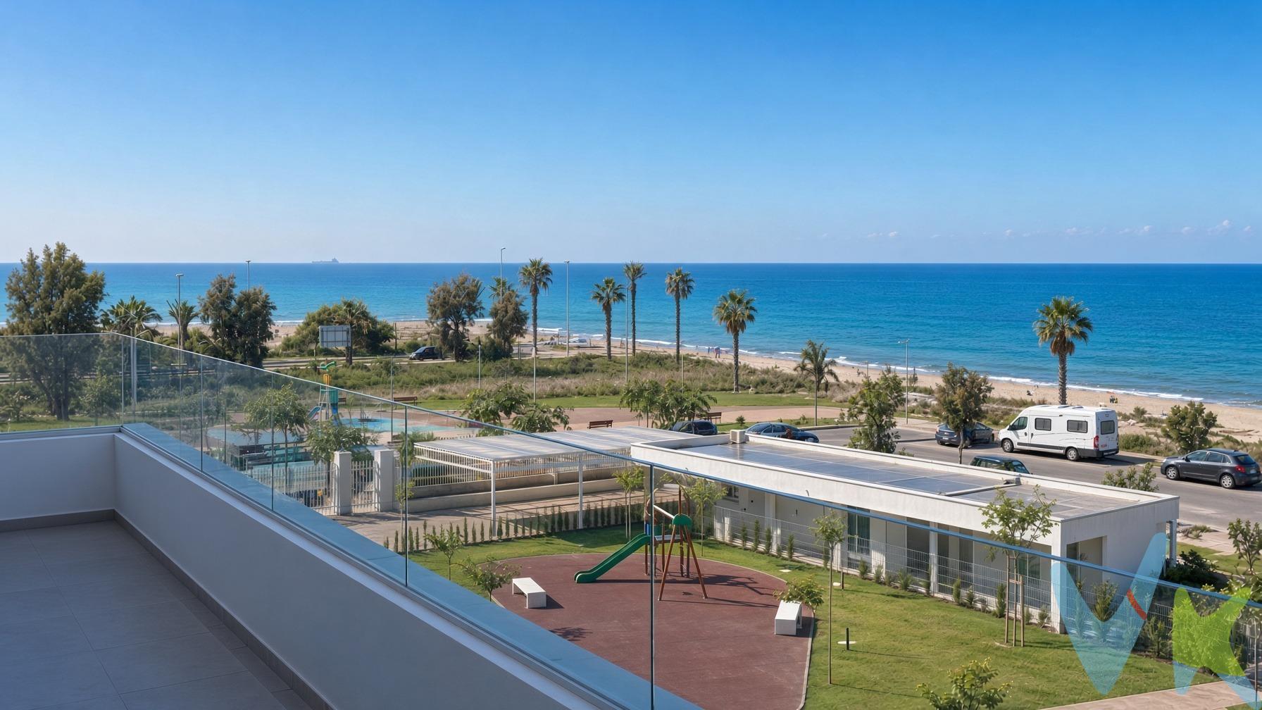 🌊☀️ VIVE FRENTE AL MAR EN PLAYA SERRADAL – CASTELLÓN 🏡. ✨ Tu hogar en primera línea de playa, en una ubicación privilegiada entre Castellón y Benicasim. Descubre este magnífico apartamento situado en el residencial Las Dunas, en primera línea de la Playa Serradal de Castellón, una zona tranquila y privilegiada, perfecta para disfrutar del Mediterráneo durante todo el año. 🏠 3 HABITACIONES + GRAN TERRAZA PRIVADA+ GARAJE+ TRASTERO. La vivienda, con tan solo 3 años de antigüedad, combina modernidad, comodidad y una excelente ubicación. 🛏️ Dispone de 3 habitaciones, ofreciendo el espacio perfecto tanto para una residencia habitual, con todas las comodidades con aire acondicionado por conductos frio y calor y además con aerotermia, además dispone de trastero para no tener problemas de almacenamiento y garaje para el coche, toda la comodidad como para disfrutar de escapadas y vacaciones en familia. 🌿 RESIDENCIAL LAS DUNAS. El complejo dispone de unas fantásticas zonas comunes:. 🏊‍♀️ Piscina comunitaria. 🎾 Pista de pádel. 🌳 Zonas verdes. 🌊 Primera línea de playa. ☀️ UNA TERRAZA PARA DISFRUTAR TODO EL AÑO. En la planta superior encontramos una espectacular terraza privada de grandes dimensiones, uno de los grandes atractivos de esta vivienda. Su amplitud permite crear diferentes ambientes e instalar una pérgola, convirtiéndola en un auténtico espacio exterior para disfrutar los 365 días del año. 🍽️ Zona para comidas y cenas. 🛋️ Espacio chill-out. 🌿 Zona de relax. ☀️ Sol y aire libre. 👨‍👩‍👧‍👦 Un lugar perfecto para disfrutar con familia y amigos. 📍 UNA UBICACIÓN ESTRATÉGICA. Su situación es otro de sus grandes valores. Se encuentra muy cerca del Grao de Castellón y estratégicamente ubicada entre Castellón y Benicasim, permitiendo disfrutar de todos los servicios, restaurantes, comercios y oferta de ocio de ambas poblaciones. 🚗 Además, se encuentra aproximadamente a una hora de Valencia, lo que convierte esta vivienda en una opción fantástica tanto para vivir como para disponer de una segunda residencia junto al mar, con excelentes posibilidades para disfrutarla y también para poder alquilarla con rentabilidad durante todo el año. 💙 PRIMERA LÍNEA DE PLAYA + 3 HABITACIONES + PISCINA + PÁDEL + GRANDES ZONAS VERDES + ESPECTACULAR TERRAZA PRIVADA. 🌊 Un lugar donde el mar deja de ser un destino para convertirse en parte de tu día a día. 📞 Ven a descubrirlo y déjate enamorar por la posibilidad de vivir frente al Mediterráneo. 🏡✨. Por mandato expreso del propietario comercializamos este inmueble mediante contrato de multi-exclusiva, por el cual numerosas agencias colaboradoras, nacionales e internacionales, ofrecen esta vivienda a sus potenciales compradores, todo ello garantizando un servicio de calidad, un trato fácil, sencillo y sin interferencias de terceros, ya que la gestión es a través de nuestra agencia. *Impuestos, gastos de compraventa tales como honorarios agencia y financiación no incluidos. 