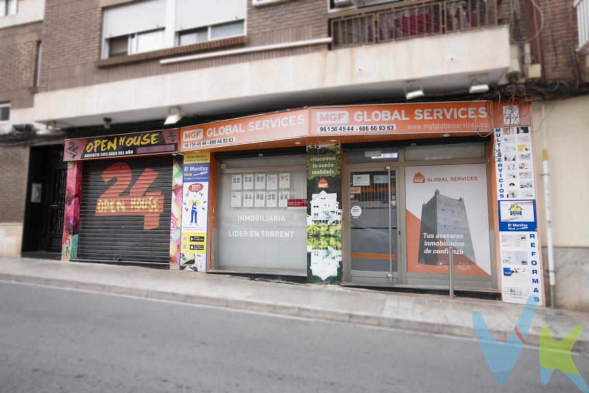 Imagina abrir la puerta de tu casa y sentir que todo está a tu alcance.Una mañana cualquiera en Torrent. Sales a la calle y en pocos pasos tienes el café de siempre, el supermercado, el colegio, el metro y todos los servicios que hacen la vida fácil. Y si necesitas la energía de la ciudad, Valencia está a solo 20 minutos.Este bajo con entrada independiente no es solo un local: es una oportunidad para crear un hogar diferente. Un espacio con personalidad, con la comodidad de vivir a pie de calle, sin escaleras ni ascensores, con acceso directo desde la calle y la libertad de diseñarlo a tu medida.Un lienzo en blanco donde cada metro puede adaptarse a tu estilo de vida: un salón amplio, una cocina abierta, un dormitorio acogedor o incluso un espacio de trabajo en casa.Porque a veces, las mejores viviendas no son las que ya están hechas son las que puedes crear desde cero.Si buscas una propiedad con ubicación estratégica, independencia y potencial de cambio de uso a vivienda, esta puede ser tu oportunidad.📍 Torrent  a solo 20 minutos de Valencia 🚪 Entrada independiente 🏡 Posibilidad de cambio de uso a vivienda 🛍 Todos los servicios a un pasoAhora solo falta una cosa: venir a verlo y empezar a imaginar tu nueva vida aquí.Agencia Registrada con el Nº 89 en el Registro Obligatorio de Agentes Inmobiliarios de la Comunitat Valenciana. Puede consultar en la web de la GVA:https://habitatge.gva.es/es/registres-en-materia-habitatgeLa oferta está sujeta a cambios de precio o retirada del mercado sin previo aviso. Este anuncio en su conjunto, incluyendo textos, fotos, imágenes o cualquier otro contenido de este, no es vinculante dado que la información es ofrecida por terceros y puede contener errores. Se muestra a título informativo y no contractual.Gastos de la compraventa a cargo de la parte compradora no incluidos en el precio del inmueble a tener en cuenta:- ITP con carácter general en Valencia es del 10%, pudiendo corresponderle otro tipo impositivo atendiendo a sus circunstancias personales (por edad, renta o situación familiar primera vivienda habitual, etc ) previstas legalmente.*Base imponible del impuesto el mayor valor entre el precio de compraventa, la tasación o el valor de referencia catastral.- Gastos de notaría y registro, en su caso, suelen oscilar aprox; entre 1,5% y 2,5% (aranceles variables según valor de compraventa, n.º de copias, etc ).- Si tramita la inscripción una gestoría, deberá abonar sus honorarios más iva ( en este caso suele oscilar entre los 250EUR y los 400EUR + iva).- Honorarios de mediación inmobiliaria a cargo del comprador del 3% del precio final de venta más IVA (21%), salvo otro pacto.Por mandato expreso del propietario, comercializamos este inmueble en exclusiva, lo que le garantiza el acceso a toda la información, a un servicio de calidad, un trato fácil, sencillo y sin interferencias de terceros. Por este motivo, se ruega no molestar al propietario, a los ocupantes de la propiedad o a los vecinos. Muchas gracias por su comprensión. Si usted es agente inmobiliario y tiene un cliente para este inmueble, llámenos: estaremos encantados de colaborar.Se informa al consumidor que la agencia actúa como intermediaria inmobiliaria en la operación, estando cualquier eventual compraventa y sus condiciones sujeta a la aceptación expresa del propietario-vendedor y a la posterior formalización del correspondiente contrato. 
