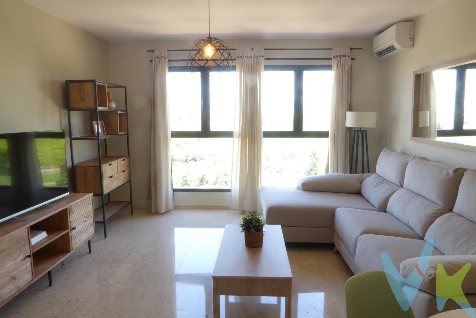 Imagina despertar cada mañana con la brisa del Mediterráneo y el sol de levante entrando por tus ventanas. Este encantador piso de una habitación, situado en la quinta planta de un edificio con ascensor en el corazón de Canet d´En Berenguer, te lo ofrece a un precio que pocas veces se encuentra a tan solo unos pasos de la playa. Luz de Levante en Cada Rincón. La orientación este es uno de los grandes tesoros de esta vivienda. La habitacion recibe la luz natural desde primera hora de la mañana, creando ambientes cálidos y luminosos que invitan al descanso. La distribución, inteligente y sin espacios perdidos, aprovecha al máximo los 45 m2 construidos para ofrecerte todo lo que necesitas en un hogar de costa. Entra y Disfruta — Sin Obras, Sin Esperas. La vivienda se encuentra en perfecto estado de conservación y lista para habitar desde el primer día. Además cuenta con:. 1 habitacion amplia y luminosa. 1 baño completo. Aire acondicionado split — veranos frescos garantizados. Edificio con ascensor. Quinta planta — más tranquilidad y mejores vistas. Canet d´En Berenguer: Vivir en la Costa sin Renunciar a Nada. Canet es uno de los pueblos costeros más auténticos de la provincia de Valencia. A pocos metros encontrarás la playa, el puerto deportivo, supermercados, restaurantes y todos los servicios del día a día. La conexión con Valencia capital es sencilla tanto por la AP-7 como por el ferrocarril de Cercanías, lo que lo convierte en un destino perfecto tanto para residencia habitual como para segunda vivienda. No dejes escapar esta oportunidad. Viviendas en esta ubicación, con estas condiciones y a este precio, no duran mucho en el mercado. Contacta con nosotros y visítala esta semana. VENTA:. PVP 137.000€. Gastos e impuestos no incluidos en el precio. La compra conlleva impuestos y gastos de formalización para el comprador. A título orientativo se informa que en segundas transmisiones el ITP con carácter general en Valencia es del 10%, pudiendo existir otros tipos impositivos atendiendo a las circunstancias personales del comprador u otras circunstancias previstas legalmente. Base imponible del impuesto el mayor valor entre el precio de compraventa, la tasación o el valor de referencia catastral. En cuanto a los gastos de notaría y registro, en su caso, suelen oscilar aprox. entre 1,5% y 2,5% (aranceles variables según precio, n.º de copias y complejidad). El comprador elige notario. Si el comprador precisase de hipoteca: tasación, condiciones y costes bancarios serán según entidad elegida por el comprador, así como los gastos de gestoría, y cualesquiera otros gastos inherentes a la formalización de la compraventa que legalmente correspondan a la parte compradora, salvo pacto expreso en contrario con el vendedor. El consumidor tiene, conforme a la normativa vigente, a su disposición información y documentación adicional relativa al inmueble y condiciones de la compraventa, que podrá ser consultada en C/Joaquín Costa 4, bajo 46005 Valencia o urbe2@remax.es. Honorarios de mediación inmobiliaria a cargo del COMPRADOR: (3% del precio final de venta más IVA (21%), salvo otro pacto.); y de VENDEDOR (según acuerdo con el mismo). Se informa al consumidor que la agencia actúa como intermediaria inmobiliaria en la operación, estando cualquier eventual compraventa y sus condiciones sujeta a la aceptación expresa del propietario-vendedor y a la posterior formalización del correspondiente contrato.