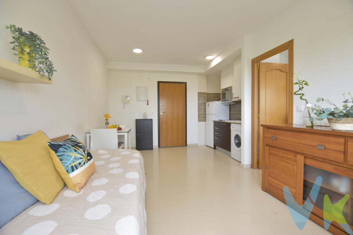 ¿Quieres independizarte y buscas vivienda en l´Horta Nord? Te proponemos una vivienda en Albuixech, a 12 km de la ciudad y muy cerca del mar. Dispone de tren de cercanías-Renfe. Lo mejor de la vivienda las vistas, un balcón a la huerta valenciana, vistas infinitas y además situada en una de las avenidas más importantes del municipio. Vivirás rodeado de todos los servicios y tiendas para una buena calidad de vida, muy cerca del Ayuntamiento. Además se incluye en la vivienda de 1 habitación un trastero, los muebles y electrodomésticos, sólo tendrás que hacer las maletas. Los pueblos más próximos, Massalfassar, Museros,... ¿Te ves? ¿Quieres más información? Llámanos y hacemos realidad tu proyecto de vida.Contamos con 30 años de experiencia acreditada y nuestro objetivo es garantizarle un servicio de compra humano, ético, de calidad, fácil y seguro. Nuestro equipo lo integran agentes con la titulación AIR (Agente Inmobiliario Registrado) y Agentes Certificadores de la categoría Premium en certificación de inmuebles y debidamente registrados en el Registro de Agentes de Intermediación de la CV (RAICV 0743). Consulte en nuestras reseñas de Google lo que opinan los clientes que ya han trabajado con nosotros.El precio NO incluye: Impuestos, gastos de Notaría, registro y honorarios de inmobiliaria. 