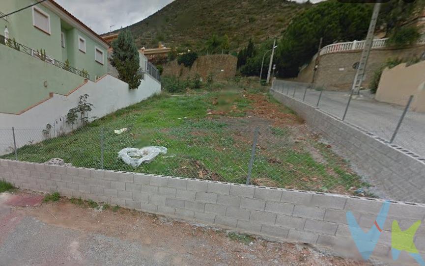 Descubre esta oportunidad única en La Vall d'Uixó, ubicado en la tranquila zona de Casas de Sant Josep. Este excelente solar cantonero cuenta con una superficie total de parcela de 356 m², ideal para desarrollar el proyecto que siempre has soñado. Situado en un entorno natural y apacible, este terreno te ofrece infinitas posibilidades para construir tu hogar o una inversión inmobiliaria. Su ubicación estratégica garantiza fácil acceso a servicios locales y conexiones viales importantes. “El precio del solar  no incluye los gastos de notaría y registro de la propiedad (que están sujetos a aranceles y varían dependiendo del precio de escrituración), ni los impuestos (que en la Comunitat Valenciana varían dependiendo del precio del inmueble y de las características personales del comprador.”. . Con un precio atractivo de solo €72,500, es el momento perfecto para aprovechar esta oferta antes que se agote. No pierdas la chance de adquirir este espacio versátil donde podrás dar rienda suelta a tus ideas arquitectónicas y disfrutar del estilo de vida tranquilo que ofrece Paraje San José.