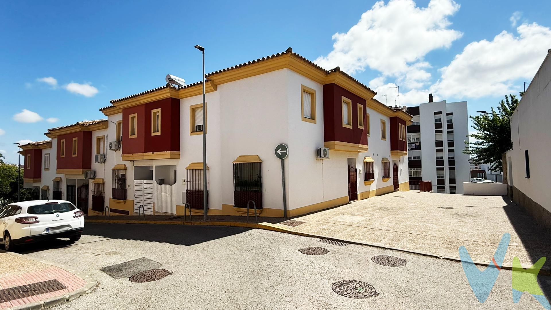 Te presentamos esta acogedora vivienda unifamiliar situada en el residencial El Cerrillo, una zona tranquila y bien comunicada, a tan solo 5 minutos del centro de Chiclana y muy próxima al Santo Cristo, rodeada de todo tipo de servicios: colegios, comercios, transporte y zonas verdes. La casa se distribuye en dos cómodas plantas:. En planta baja, encontrarás un amplio salón-comedor, cocina amueblada, un aseo y un patio interior ideal para disfrutar al aire libre. En la planta alta, dispone de tres dormitorios bien distribuidos y un baño completo. Una opción ideal tanto como residencia habitual como para inversión. ¡No dejes pasar esta oportunidad! Contáctanos para más información o para agendar una visita. Tu nuevo hogar te espera en El Cerrillo.  Este adosado de 82 m2 construidos (64 m3 útiles) distribuidos en 2 plantas. En planta baja cuenta con hall de entrada, salón, cocina con lavadero y aseo. En planta alta encontramos los 3 dormitorios y el baño principal. No dude en concertar una visita. Quedará encantado con la vivienda!!!.  .  Informamos a nuestros clientes de que los gastos de Notaría, Gestoría, Impuestos y los honorarios de la agencia no están incluidos en el precio. A su vez, disponemos del Documento Informativo Abreviado de la propiedad (Según Decreto 218/2005, del 11 de Octubre) y de Seguro de Caución, para la protección del dinero entregado como señal para la Reserva de una vivienda.