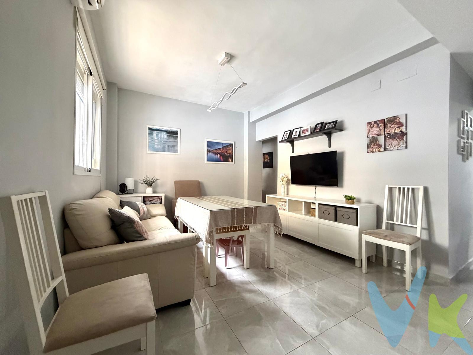 VIVIENDA EN PLANTA BAJA EN LA ZONA DE EL MOLINO CON PATIO. Zona rodeada de comercios, zonas de ocio, parques, bares, colegios e institutos.. a pocos minustos de la estación de trenes y del centro de la ciudad. Con fácil acceso hacia todas las direcciones. Planta baja que se distribuye en salón, cocina amplia con salida a un lavadero y este a su vez a un patio. Tres dormitorios y un baño completo. Vivienda lista para entrar a vivir. LLÁMENOS PARA MÁS INFORMACIÓN. . "De acuerdo con lo prevenido en el Decreto 218/2005, de 11 de octubre, se informa al cliente que los gastos notariales, registrales, I.T. P., honorarios de intermediación, gastos financieros, y otros gastos inherentes a la compraventa no están incluidos en el precio. "Por mandato expreso del propietario, comercializamos este inmueble en exclusiva, lo que le garantiza el acceso a toda la información, a un servicio de calidad, un trato fácil, sencillo y sin interferencias de terceros. Por este motivo, se ruega no molestar al propietario, a los ocupantes de la propiedad o a los vecinos. Muchas gracias por su comprensión. Si usted es agente inmobiliario y tiene un cliente para este inmueble, llámenos: estaremos encantados de colaborar”. •	IMPUESTOS A CARGO DEL COMPRADOR: En el caso de IVA (Impuesto de Valor Añadido) al tipo vigente del 10%, de acuerdo con la Ley 37/1992, de 28 de diciembre, del impuesto sobre el Valor Añadido. En el caso de ITP (Impuestos de Transmisiones Patrimoniales) el 7% sobre el mayor de los valores entre el precio de venta o el valor de referencia catastral, pero en casos especiales se puede ver reducido al 6% o al 3,5% en función de las condiciones del comprador, en virtud de lo dispuesto en el Ley 5/2021, de 20 de octubre, de Tributos Cedidos de la Comunidad Autónoma de Andalucía. . •	NOTARIA y REGISTRO: Son gastos sometidos a arancel, si bien su coste estimado puede oscilar para la Notaría en un precio aproximado de unos 350 - 500 euros, y en el caso del Registro de la Propiedad de 650 - 800 euros, el importe exacto dependerá del precio final de la compraventa, número de copias de la escritura, número de páginas de la escritura, complejidad, etc., todo ello de acuerdo con lo dispuesto en el anexo I del Real Decreto 1426/1989, de 17 de noviembre, por el que se aprueba el Arancel de los Notarios, y con el Real Decreto 1427/1989, de 17 de noviembre, por el que se aprueba el Arancel de los Registradores de la Propiedad. . •	HONORARIOS PROFESIONALES DE LA AGENCIA INMOBILIARIA: No incluidos en el precio de compra, y su importe a cargo del comprador será de un 3% más IVA sobre el precio de venta, con un mínimo de 3.500 Euros más IVA. . •	EN CASO DE FINANCIACIÓN BANCARIA: El importe de los gastos de la misma deberán ser consensuados con la entidad bancaria que vaya a financiar la operación. . •	Se ruega contacten directamente con la agencia a fin de poder facilitarles una oferta personalizada que incluya el cálculo del precio definitivo en función de las circunstancias personales de cada comprador. •	Se hace constar que la agencia efectúa una labor de intermediación, y que las condiciones finales de la compraventa quedan sujetas a la aceptación expresa de la parte vendedora y a la ulterior formalización del contrato. 