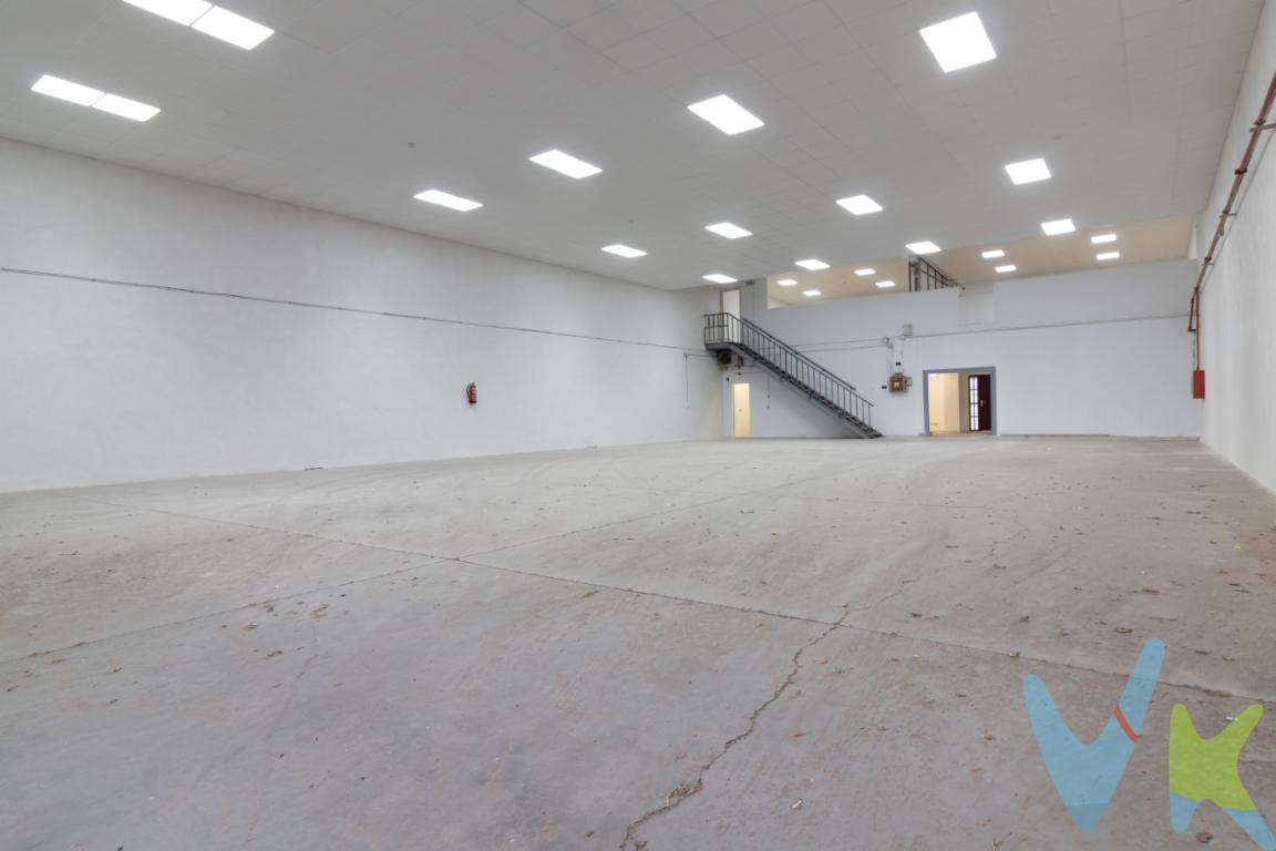 Nave industrial reformada en el Polígono SEPES de SaguntoSe vende nave industrial situada en el Polígono SEPES de Sagunto, en una calle amplia que facilita el acceso y la maniobrabilidad de vehículos industriales. El espacio cuenta con una ubicación estratégica, con conexión rápida a las principales carreteras y autopistas, ideal para actividad logística e industrial.La nave cuenta con una superficie útil de 427 m² y se presenta diáfana y reformada, ofreciendo un espacio versátil que se puede adaptar a distintos tipos de negocio. Dispone de zona de oficinas, altillo y dos aseos, lo que permite combinar área de trabajo y gestión en un mismo inmueble. Cuenta con dos puertas de acceso independientes, una para entrada de camiones y otra peatonal, aportando comodidad y funcionalidad en el día a día. Los suministros de agua y luz se encuentran dados de alta y operativos.Esta nave es una opción práctica para quienes buscan iniciar o ampliar su actividad en una de las zonas industriales más consolidadas de Sagunto.Para más información o concertar una visita, no dudes en contactarnos. Tu próximo proyecto empieza aquí.¿Hablamos?* En nuestra agencia contamos con el distintivo de Agentes de Intermediación Inmobiliaria de la Comunitat Valenciana (Número de registro RAICV 1394) y cumplimos con todos los requisitos que debe tener un profesional del sector inmobiliario.*Por mandato expreso del propietario, comercializamos este inmueble en exclusiva, lo que le garantiza el acceso a toda la información, a un servicio de calidad, un trato fácil, sencillo y sin interferencias de terceros. Si usted es agente inmobiliario y tiene un cliente para este inmueble, llámenos estaremos encantados de colaborar. *El precio indicado no incluye gastos ni otros conceptos. A tal efecto, se informa que al referido precio habrá que añadirle los gastos propios de la transmisión inmobiliaria, entre los que cabe enumerar los siguientes: honorarios notariales, impuesto al que se encuentre sujeta la transmisión (Impuesto sobre el Valor Añadido o Impuesto sobre Transmisiones Patrimoniales y Actos Jurídicos Documentados, según el caso), gastos de inscripción en el Registro de la Propiedad y honorarios de intermediación de la agencia inmobiliaria. *¿Qué te ofrecemos en nuestra agencia?  - Agilizamos y hacemos más cómodo el proceso. - ¡Nos ocupamos de todo! Cero preocupaciones. - Recibe apoyo legal y fiscal durante todo el proceso. - Experto inmobiliario 100% a tu lado. - Asistencia post venta ¡Seguimos a tu lado!