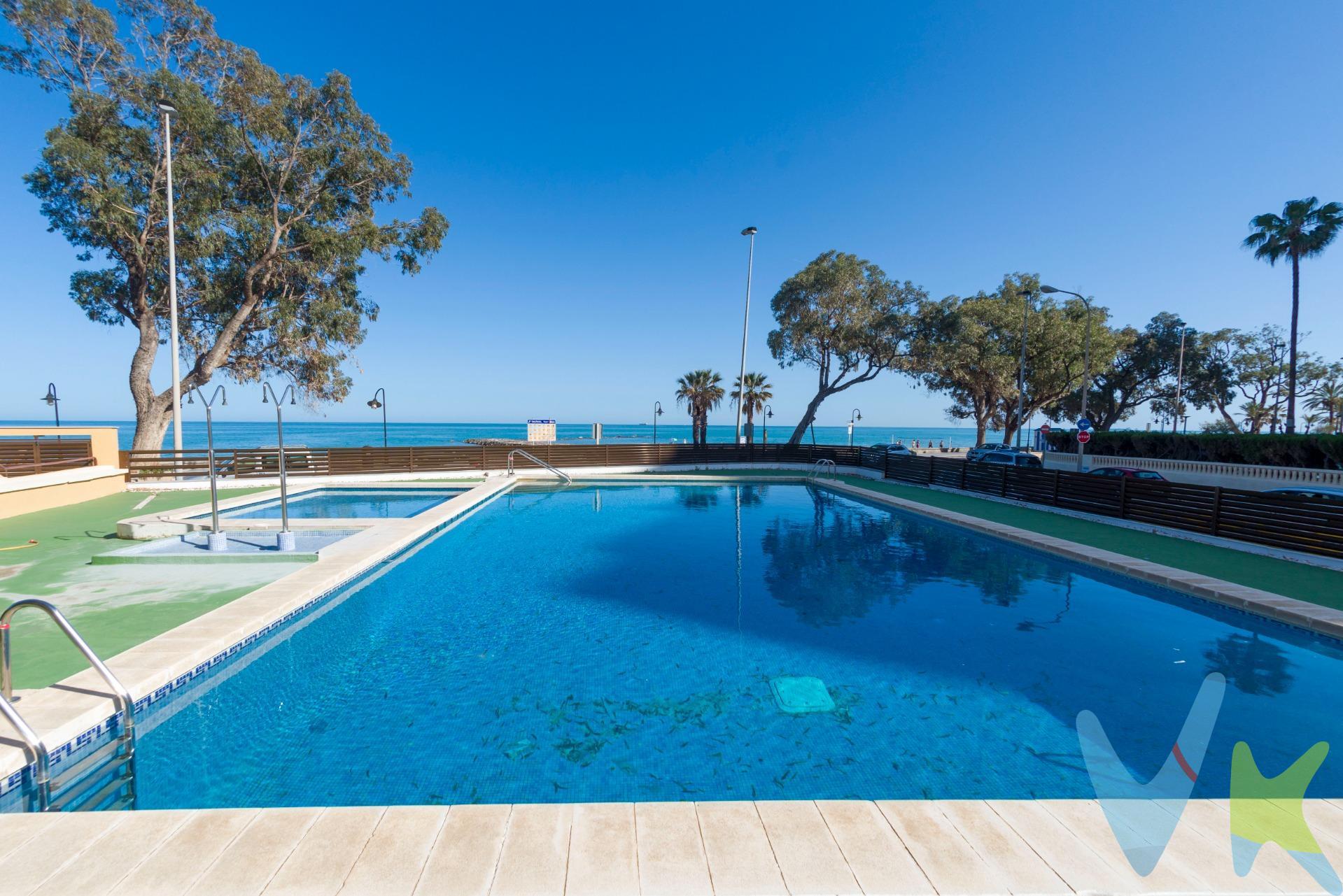 Apartamento en primera línea apenas a 50 metros de la playa , entre las playas de la curva y el Heliópolis en Benicasim, playas de arena fina y con un bonito paseo marítimo que es un lugar idílico tanto para vivir todo el año como para la temporadas de verano. Se trata de un décimo y último piso con espectaculares vistas al mar, con orientación norte-sur; la terraza, comedor y cocina dan al norte y los baños y las habitaciones al sur; las habitaciones son amplias y luminosas y la principal tiene el baño incorporado.  El residencial ofrece excelentes zonas comunes ya que tiene piscina comunitaria, una pista de tenis,  zona ajardinada y, además, cuenta con plaza de parking y trastero  para mayor comodidad.  . Ubicado en una de las mejores zonas de Benicasim, con acceso directo a la playa, paseo marítimo, restaurantes y todos los servicios a tu alcance. ¡Una oportunidad única para vivir el Mediterráneo como siempre soñaste! .  Contáctanos y ven a descubrir tu nuevo hogar junto al mar. . Por mandato expreso del propietario comercializamos este inmueble mediante contrato de multi-exclusiva, por el cual numerosas agencias colaboradoras, nacionales e internacionales, ofrecen esta vivienda a sus potenciales compradores, todo ello garantizando un servicio de calidad, un trato fácil, sencillo y sin interferencias de terceros, ya que la gestión es a través de nuestra agencia. *Impuestos, gastos de compraventa tales como honorarios agencia y financiación no incluidos. . 