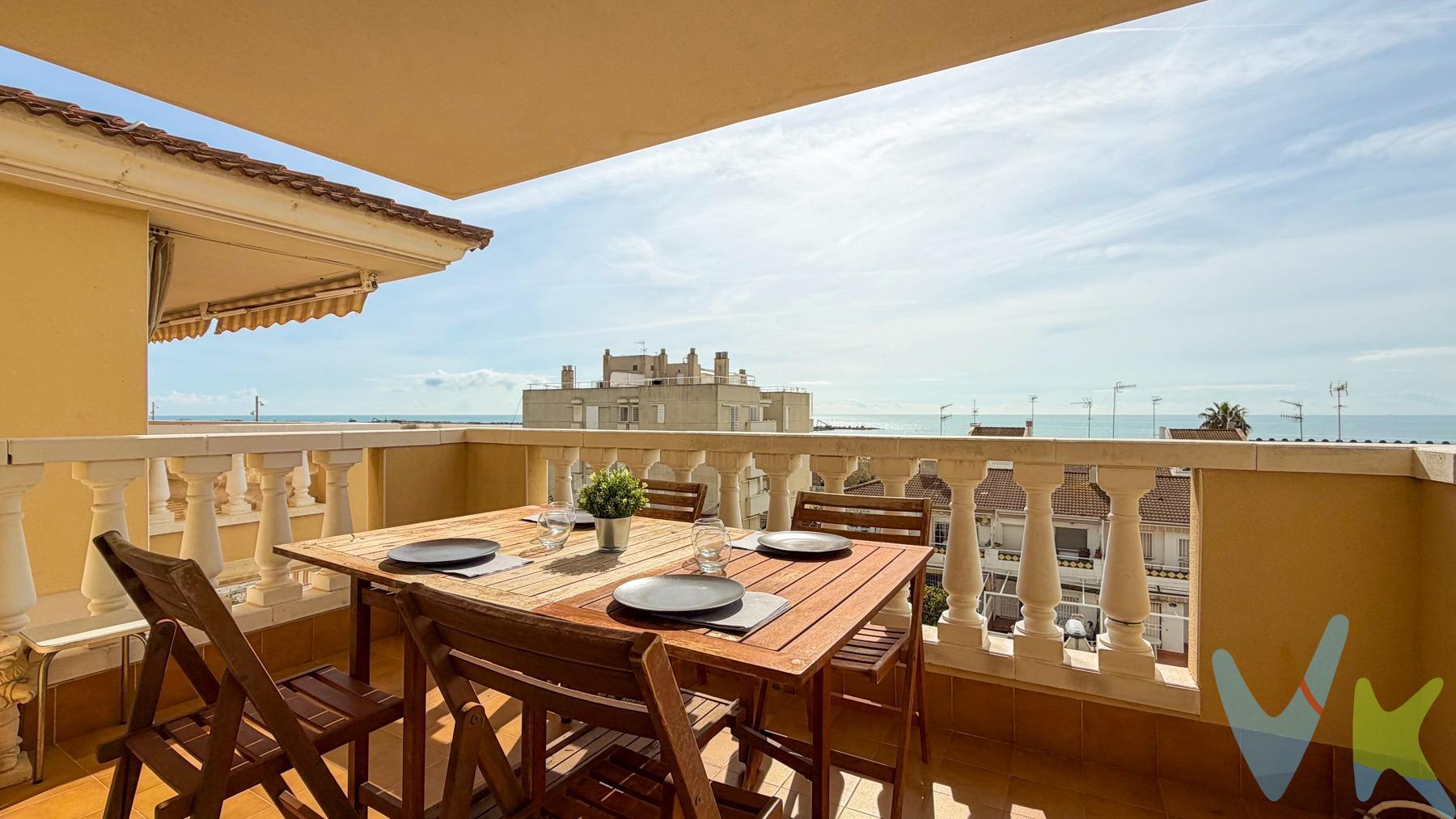 ¿Prepárate para enamorarte de este increíble ático! . Con 89 m² llenos de luz, orientación sur y una terraza con vistas al mar, este hogar es el refugio perfecto para quienes buscan comodidad, tranquilidad y un toque de exclusividad. Lee atento.. Distribución ideal:. 2 habitaciones dobles para disfrutar del máximo confort. 1 habitación individual, perfecta como despacho o cuarto de invitados. 2 baños completos para mayor comodidad. Cocina independiente, práctica y funcional. Salón comedor con acceso directo a una amplia terraza que te regala vistas despejadas y sol todo el día. La propiedad tiene calefacción y cerramientos de aluminio en todas las ventanas. Sigo.. Extras que marcan la diferencia:. Zona comunitaria con piscina, ideal para relajarte y disfrutar con la familia. Ascensor para mayor comodidad. Plaza de parking (Así en verano no te estresas al buscar sitio para dejar el coche) y trastero incluidos, para que todo esté siempre en orden. Propiedad en excelente estado de conservación, lista para entrar a vivir. Solo a la espera de que le des tu toque personal. Ubicada en una zona tranquila de Cunit, con fácil acceso a servicios, playa y transporte, este ático lo tiene todo para convertirse en tu nuevo hogar o inversión perfecta. Vistas, sol y comodidad en un solo lugar. ¿A qué esperas para visitarlo? ¡Llámanos y ven a conocerlo hoy mismo!. _________________________________________. En cumplimiento de la Ley 10/2025, informamos que el PVP no incluye los gastos inherentes a la adquisición:. ITP (Cataluña): 26.900 €. Cálculo realizado aplicando la tarifa progresiva vigente por tramos de valor (10%). El importe final podría variar por su perfil personal o discapacidad. Gastos de formalización aproximados: Notaría 1.500 € y Registro 1.500€ (variable según arancel), Gestoría: 500€ +IVA (aprox.). Los honorarios de agencia corren de cuenta de la parte vendedora. 