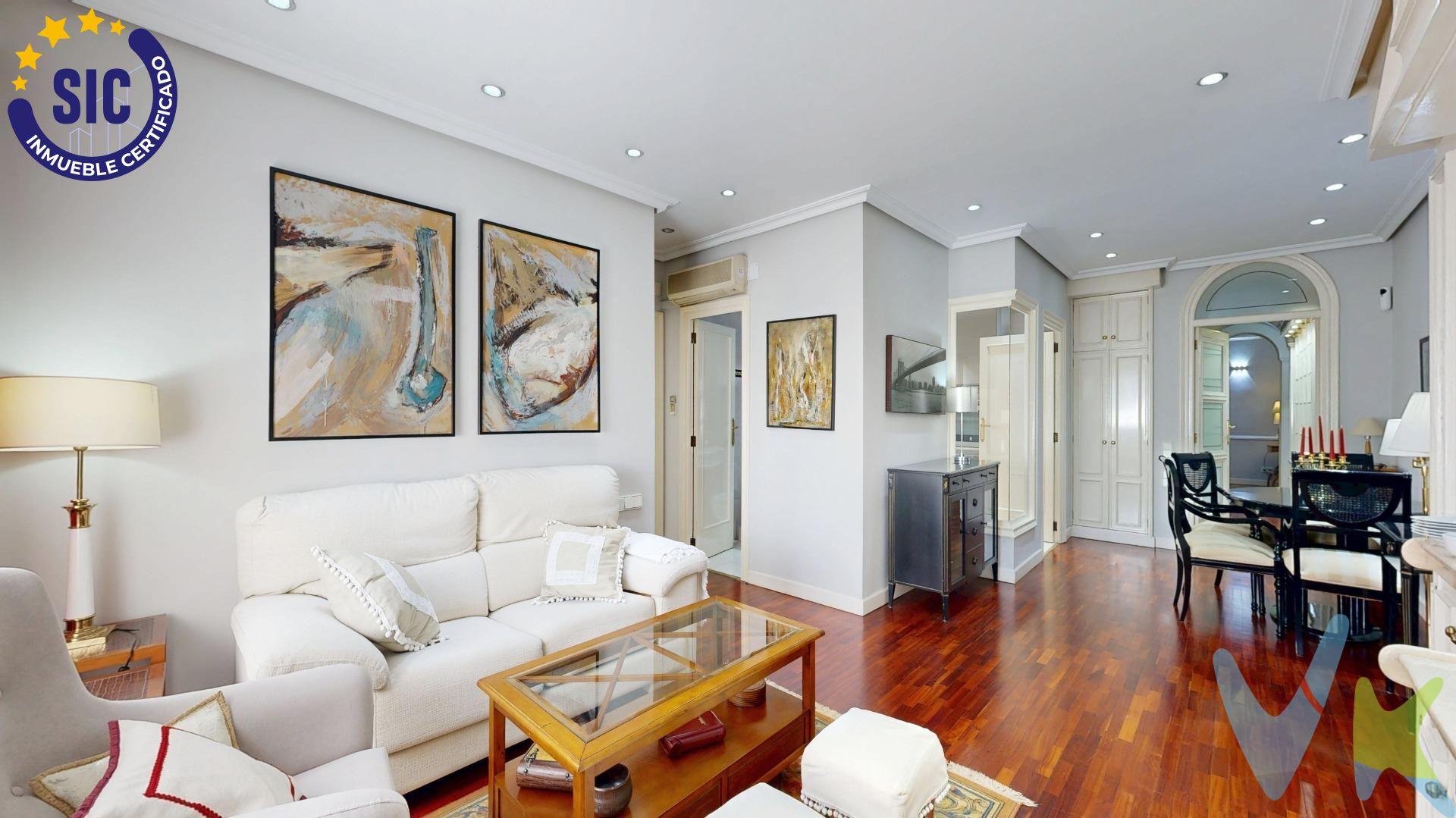 ¿Buscas un hogar que combine amplitud, vistas despejadas y una ubicación envidiable? Este piso en plena Avenida del Puerto es la vivienda que estabas esperando. Es especial por sus techos altos que  aportan una sensación de libertad y elegancia difícil de encontrar hoy en día. Gracias a su doble orientación, la vivienda disfruta de una ventilación cruzada excelente. Cuenta con tres habitaciones, dos baños completos y una cocina independiente, ideal para familias o quienes buscan espacio extra. Vivirás en una de las arterias más dinámicas de Valencia, a medio camino entre el centro y el mar.  A un paso de todo, a escasos minutos caminando de la Ciudad de las Artes y las Ciencias y de la brisa de la playa.Parada de autobús casi en la puerta y excelentes comunicaciones por transporte público. Rodeado de supermercados, colegios, farmacias, centros de salud y una amplia oferta gastronómica. Olvídate de buscar sitio para aparcar, ahora tienes la posibilidad de adquirir una plaza de garaje adicionalmente. No pierdas la oportunidad de vivir en este estupendo piso listo para entrar a vivir. Ven a visitarlo, te encantará!. Gastos e impuestos no incluidos en el precio de venta.La compra conlleva unos gastos para el comprador: Gastos de notaria y registro (según aranceles y copias)que oscilan entre 1,5% y el 2,5%,  ITP general (10%) según normativa y los honorarios de la agencia inmobiliaria 2,5% más IVA(21%), del precio final de compra.Agencia inscrita en el registro de agentes de intermediación inmobiliaria de la Comunidad Valenciana RAICV0832. Por mandato expreso del propietario, comercializamos este inmueble en exclusiva compartida, lo que garantiza un servicio de calidad, un trato fácil y personalizado. Por este motivo se ruega no molestar al propietario, o a los vecinos. Muchas gracias. Este anuncio no es vinculante, puede contener errores, se muestra a título informativo y no contractual. Three-bedroom apartment with abundant natural light, high ceilings, and a prime location on Avenida del Puerto!. Looking for a home that combines spaciousness, unobstructed views, and an enviable location? This apartment right on Avenida del Puerto is the home you've been waiting for. Its high ceilings create a sense of freedom and elegance that's hard to find these days. Thanks to its dual aspect, the apartment enjoys excellent cross-ventilation. It features three bedrooms, two full bathrooms, and a separate kitchen, ideal for families or those seeking extra space. You'll live on one of Valencia's most vibrant thoroughfares, halfway between the city center and the sea. Everything is within easy reach, just a few minutes' walk from the City of Arts and Sciences and the refreshing sea breeze. A bus stop is practically at your doorstep, and there are excellent public transport connections. Surrounded by supermarkets, schools, pharmacies, health centers, and a wide variety of restaurants. Forget about searching for parking; now you have the option to purchase an additional parking space. Don't miss the opportunity to live in this fantastic apartment, ready to move into. Come and see it, you'll love it!. Expenses and taxes not included in the sale price. The purchase involves the following expenses for the buyer: Notary and registration fees (depending on rates and copies) ranging from 1.5% to 2.5%, general Property Transfer Tax (ITP) (10%) as per regulations, and the real estate agency's commission of 2.5% plus VAT (21%) of the final purchase price. Agency registered in the Register of Real Estate Brokers of the Valencian Community RAICV0832.By express mandate of the owner, we are marketing this property on a shared exclusive basis, which guarantees quality service and easy, personalized attention. For this reason, please do not disturb the owner or the neighbors. Thank you very much. This advertisement is not binding, may contain errors, and is shown for informational purposes only. 