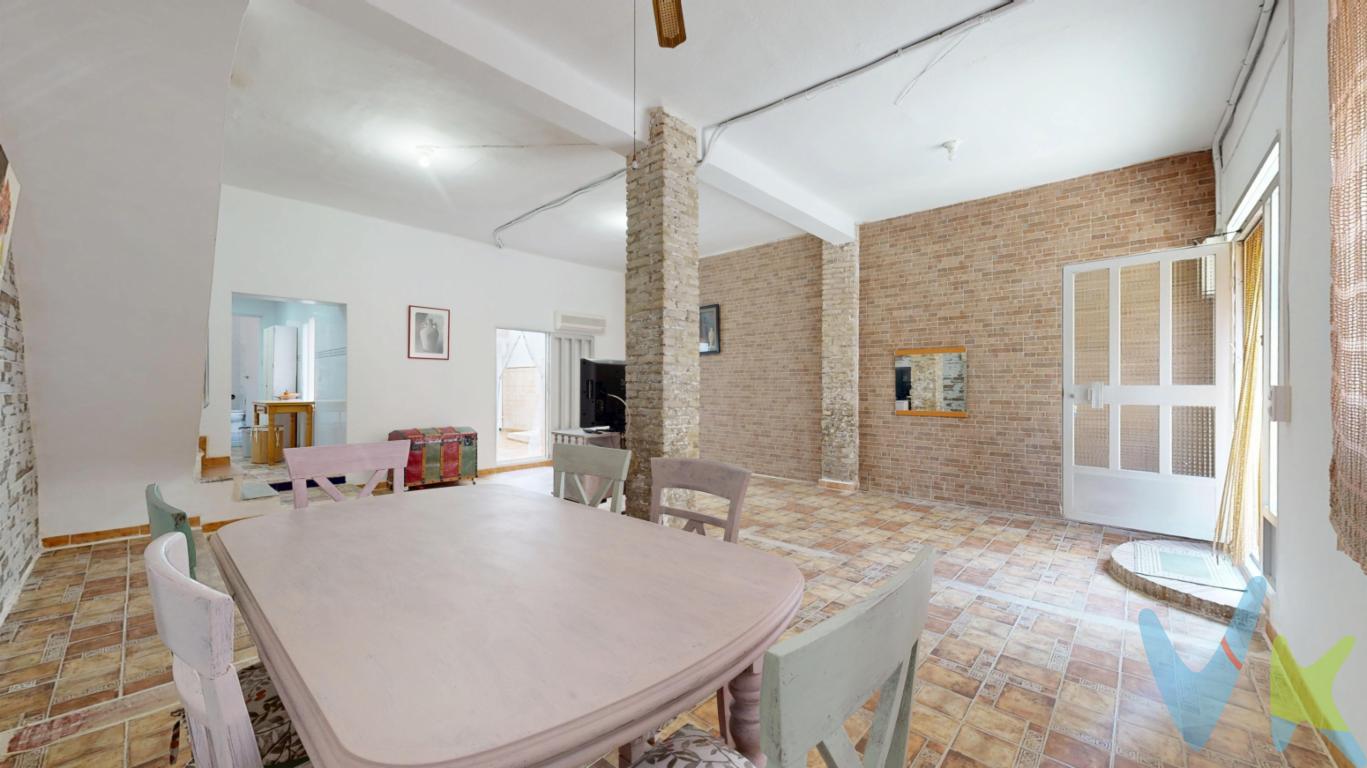 Se vende preciosa casa de pueblo en una de las zonas más tranquilas y agradables de Sagunto, ideal para quienes buscan calidad de vida, comodidad y un hogar con posibilidades.? Vivienda recién reformada, lista para entrar a vivir, con un estilo acogedor y mucha luz natural en todas sus estancias.???? Actualmente dispone de 1 habitación, aunque ofrece la posibilidad de crear hasta 2 habitaciones más, adaptándose perfectamente a tus necesidades.???? Amplio y soleado patio privado, perfecto para disfrutar al aire libre, con paellero ideal para reuniones con familia y amigos.???? Espacios luminosos, ambiente tranquilo y una distribución muy cómoda.? Reforma reciente? Mucha luz natural? Gran patio con paellero? Posibilidad de ampliar habitaciones? Zona muy tranquila? Lista para entrar a vivirUna oportunidad perfecta tanto como vivienda habitual, segunda residencia o inversión con encanto