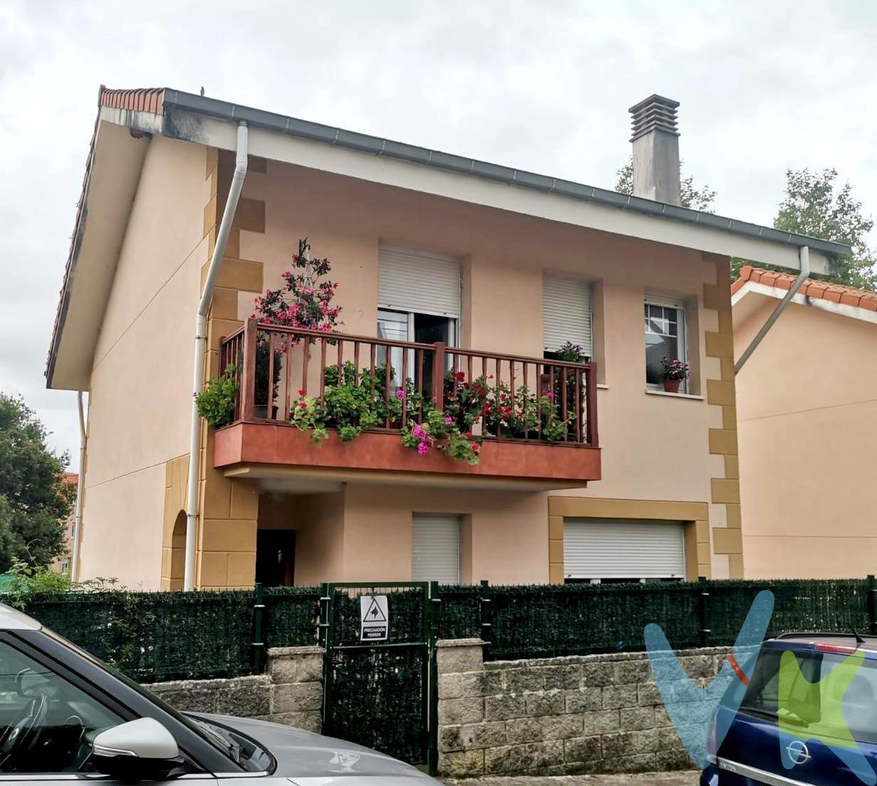 ¡Oportunidad para inversores! . Chalet independiente en Villanueva de Villaescusa. Se encuentra actualmente arrendado garantizando una rentabilidad desde el primer día. La propiedad, de 128 m² construidos, se distribuye en dos plantas: en la planta baja encontrarás un acogedor salón comedor, una cocina completamente equipada y un baño. La primera planta alberga tres amplias habitaciones y dos baños adicionales, perfectos para una familia. El chalet está rodeado por un extenso jardín que ofrece un espacio ideal para el ocio y el relax. Además, cuenta con una plaza de garaje incluida en el precio. La ubicación es inmejorable, con fácil acceso por autovía a Santander, Torrelavega y Bilbao, y rodeado de zonas verdes y servicios cercanos. Aunque la propiedad está arrendada, existe la posibilidad de visitarla. No dejes pasar esta oportunidad de inversión con rentabilidad asegurada. ¡Ven a descubrir tu próxima inversión en Villanueva de Villaescusa!. Los impuestos, gastos de notaría y registro no están incluidos en el precio.