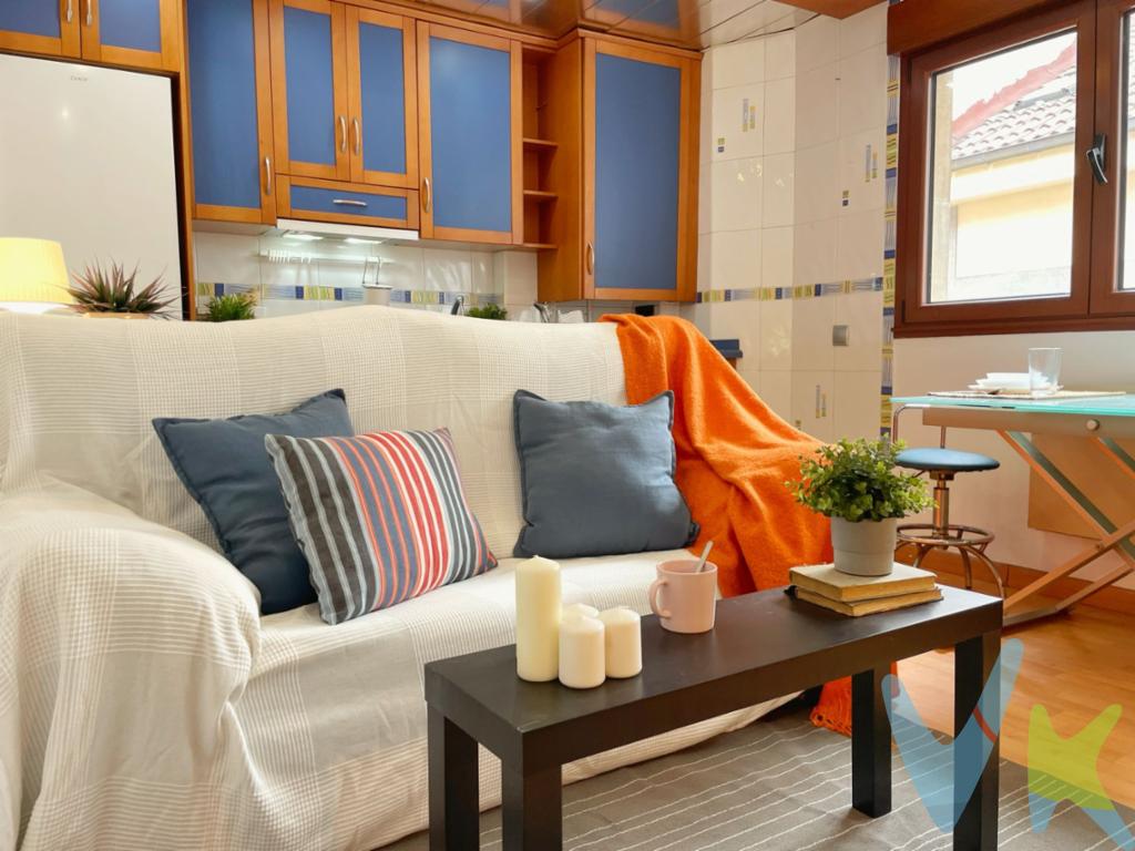En el corazón de Gijón se ofrece una singular  oportunidad de inversión:. Un encantador  apartamento  en venta, que combina comodidad en espacios bien aprovechados y una ubicación privilegiada. Este inmueble se sitúa en la tercera planta de un edificio construido en el año 1981, lo que ofrece la solidez y el encanto de las edificaciones de esa época,.Con una distribución conveniente y funcional,   está diseñado para proporcionar el máximo confort. Cada rincón de los 57 metros construidos ha sido perfectamente aprovechado, creando un ambiente acogedor.  Posee  además,  un espacio adicional en la planta bajocubierta que consta en el Registro de la propiedad como  trastero, este espacio está totalmente acondicionado, tipo estudio, al que se le pueden dar diversos usos y que marca la diferencia frente a otros inmuebles de características similares en la zona.La vivienda en la planta tercera cuenta con dos habitaciones bien distribuidas, perfectas para el descanso y la privacidad. La disposición de las mismas permite una excelente ventilación y entrada de luz, y de nuevo volvemos a incidir en  ese  espacio adicional  tipo estudio en planta bajocubierta con baño y una bonita cocina. El diseño eficiente de cocina abierta al salón  permite un uso adecuado del espacio, ofreciendo almacenamiento suficiente y accesibilidad a cada elemento. Un baño completo complementa las estancias de este hogar, proporcionando todo lo necesario para el bienestar diario.La ubicación es uno de los mayores atractivos de este piso Vivir aquí significa estar en el centro de Gijón.. La  buena  conectividad facilita además  el acceso a las distintas zonas de la ciudad  y sus alrededores, permitiendo disfrutar de la vida urbana sin complicaciones. Este piso no solo ofrece una vivienda cómoda, sino también la oportunidad de formar parte de una comunidad establecida, en un barrio que combina tradición y modernidad. Las áreas comunes del edificio están bien mantenidas y reflejan el cuidado de una comunidad comprometida con el bienestar de sus residentes.Se trata de una magnífica oportunidad para adquirir una propiedad con un atractivo balance por su singularidad y  ubicación. No pierda la oportunidad de visitarlo  y comprobar de primera mano todas sus ventajas. Programe una visita hoy para experimentar personalmente todas las virtudes que este inmueble tiene para ofrecer. Invertir en Gijón es siempre una decisión acertada,sin duda se trata de una propiedad singular.. El equipo de ventas estará encantado de atenderle y proporcionarle toda la información necesaria del mismo.En las últimas fotografías de este anuncio podrás descubrir una propuesta de reforma realizada mediante home staging virtual con inteligencia artificial, que muestra cómo podría transformarse esta vivienda tras una actualización estética. Se informa a los interesados que el precio de venta indicado no incluye el Impuesto de Transmisiones Patrimoniales (ITP), los gastos inherentes a la compraventa (notaría, registro de la propiedad y otros) ni los honorarios de la agencia inmobiliaria, que serán asumidos por la parte compradora.