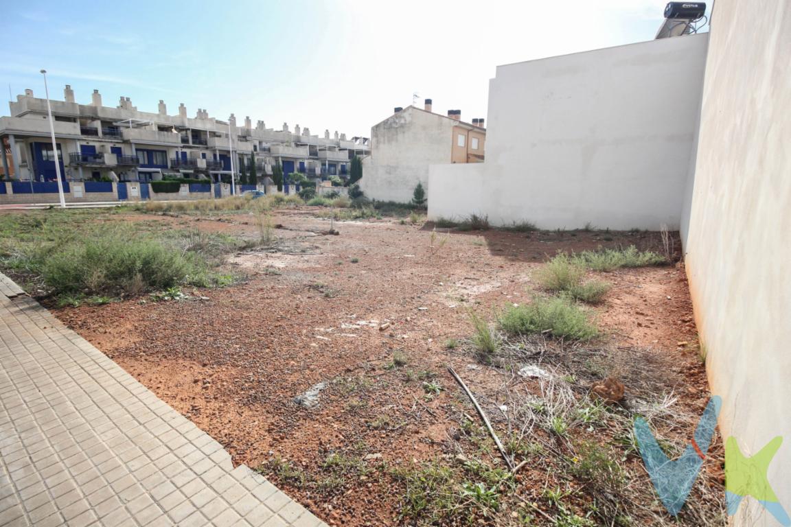  **Exclusiva Parcela en Venta en Sagunto Zona Doctor Palos Alto Palancia**Presentamos una magnífica parcela disponible para la venta en una de las áreas más codiciadas de Sagunto-Sagunt, situada en la emblemática zona de Doctor Palos, Alto Palancia.Esta parcela parcela de una excelente ubicación con inmejorables conexiones de transporte. A tan solo unos minutos se encuentra la estación de tren, facilitando el acceso rápido a las principales ciudades de la región. Asimismo, varias líneas de autobús están disponibles en las cercanías, asegurando un cómodo traslado tanto hacia el centro de Sagunto como hacia otras localidades vecinas.Al adquirir esta parcela, usted invierte en un terreno de generosas dimensiones que ofrece múltiples posibilidades de uso. Ya sea para crear un hogar soñado, establecer un negocio familiar o desarrollar un espacio para actividades al aire libre, esta propiedad le ofrece el marco perfecto para llevar a cabo sus proyectos.Es importante destacar la riqueza en biodiversidad del área circundante, lo que favorece actividades como el senderismo y el ciclismo, permitiéndole disfrutar del aire libre en su máxima expresión. Vivir aquí es sinónimo de calidad de vida y de conexión con la naturaleza, sin sacrificar las ventajas de tener medios de transporte público eficientes a su alcance.Para obtener más información o concertar una visita, no dude en ponerse en contacto con nosotros. Estaremos encantados de atenderle personalmente y de guiarle en el proceso de descubrir todo lo que esta increíble parcela puede brindar. ¡No pierda la oportunidad de conocer este especial enclave en Sagunto-Sagunt y haga su sueño realidad!El precio indicado no incluye gastos ni otros conceptos. A tal efecto, se informa que al referido precio habrá que añadirle los gastos propios de la transmisión inmobiliaria, entre los que cabe enumerar los siguientes: honorarios notariales, impuesto al que se encuentre sujeta la transmisión (Impuesto sobre el Valor Añadido o Impuesto sobre Transmisiones Patrimoniales y Actos Jurídicos Documentados, según el caso), gastos de inscripción en el Registro de la Propiedad y honorarios de intermediación de la agencia inmobiliaria.. Por mandato expreso del propietario, comercializamos este inmueble en exclusiva, por lo que garantizamos un servicio de calidad, un trato fácil, sencillo y sin interferencias de terceros. Muchas gracias por su comprensión. Si Usted es agencia inmobiliaria y tiene un cliente para este inmueble, llámenos, estaremos encantados de colaborar en esta y otras operaciones. 