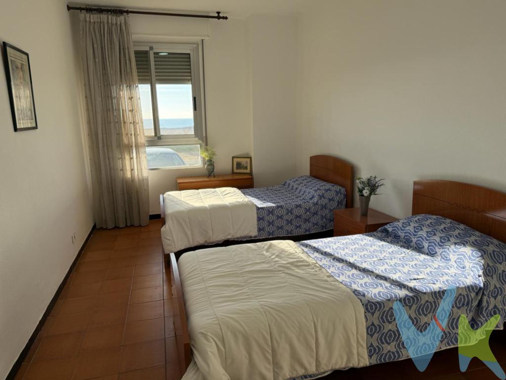  ¡Descubra su futuro hogar en la encantadora localidad de Burriana! Presentamos un extraordinario piso, SEMI REFORMADO, en venta situado en la privilegiada zona Playa., a 50 metros de ella.Este espacioso inmueble brinda una inigualable y cómoda vida en la costa, perfecto para aquellos que valoran la proximidad al mar y la facilidad de acceso a las comodidades urbanas. Este piso, construido en 1979 se extiende a lo largo de 153 metros cuadrados construidos, de los cuales 97 metros son útiles. Su diseño inteligente ofrece una distribución óptima para enriquecer sus experiencias diarias. Las tres luminosas habitaciones proporcionan un generoso espacio para que cada miembro de la familia disponga de su propio rincón personal. Todas las estancias han sido cuidadas con esmero para asegurar el máximo confort.El edificio, además, está dotado de ascensor, añadiendo un extra de comodidad especialmente relevante en el día a día. Ya sea para subir las compras con la máxima facilidad o simplemente disfrutar de un paseo sin escaleras, este equipamiento se erige como un valioso activo para el bienestar integral. Estar en la zona de Playa de Burriana no solo ofrece el atractivo de la costa, sino también una amplia variedad de servicios y actividades recreativas disponibles al alcance de la mano. Tiendas, restaurantes, y ocio diverso enriquecen la experiencia de vivir aquí, haciendo que cada día esté lleno de nuevas posibilidades. No hay duda de que este piso es una oportunidad única que combina ubicación, amplitud y características modernas. Quienes valoren la vida cerca del mar sin renunciar a las comodidades urbanas encontrarán en esta propiedad su sueño hecho realidad. Les invitamos a conocer este magnífico piso en el corazón de una vibrante comunidad costera. Nosotros estaremos encantados de organizar una visita para usted, permitiéndole vivir en persona la experiencia enriquecedora que esta casa puede ofrecerle. No deje pasar esta oportunidad.Posibilidad de financiación hasta el 100%, pregúntanos y te haremos un estudio gratuito.      Agencia Registrada con el número 1.399 en el Registro Obligatorio de Agentes Inmobiliarios de la Comunidad Valenciana. Puede consultar en la web de la GVA.     Gastos e impuestos no incluidos en el precio. A título orientativo, en segundas transmisiones, el comprador abonará el Impuesto sobre Transmisiones Patrimoniales (ITP), cuyo tipo general en la Comunidad Valenciana es el 10% (*) sobre la base imponible, que será el mayor valor entre precio de compraventa, tasación o valor de referencia catastral. Gastos de notaría y Registro de la Propiedad: aproximado entre 1.000 y 2.000 euros (aranceles variables según precio, número de copias y complejidad). El comprador escoge libremente notario. El vendedor asume, por ley, los gastos que le correspondan, salvo pacto contrario. Si se precisa hipoteca, tasación, condiciones y costes bancarios según entidad elegida por el comprador; así como los gastos de gestoría y cualesquiera otros inherentes a la formalización de la compraventa. De acuerdo con la ley, no se incluyen en el precio otros gastos o tributos que legalmente correspondan al comprador. Los honorarios de intermediación inmobiliaria al vendedor no incluidos en el precio. Los honorarios de intermediación inmobiliaria al comprador: 2,5 % + IVA calculados sobre el precio de venta con un mínimo de 3.000 euros + IVA    (*) Consultar condiciones concretas según circunstancias personales o régimen fiscal aplicable. Puedes llamar al y te informaremos de tu caso en concreto.    El consumidor tiene derecho, conforme a la normativa vigente, a disponer de información y documentación adicional relativa al inmueble y condiciones de la compraventa, accesible en la sede física de la agencia situada en Avenida Rey Don Jaime nº74, 7ºB, Castellón de la Plana. La agencia actúa exclusivamente como intermediaria en la operación. Cualquier compraventa y sus condiciones quedan sujetas en todo caso a la aceptación expresa del vendedor del inmueble y a la posterior formalización del correspondiente contrato. El presente anuncio tiene carácter meramente informativo: la información suministrada se corresponde con la disponible a la fecha de publicación, pudiendo variar en función de las circunstancias o actualizaciones legales, contractuales y fiscales. 