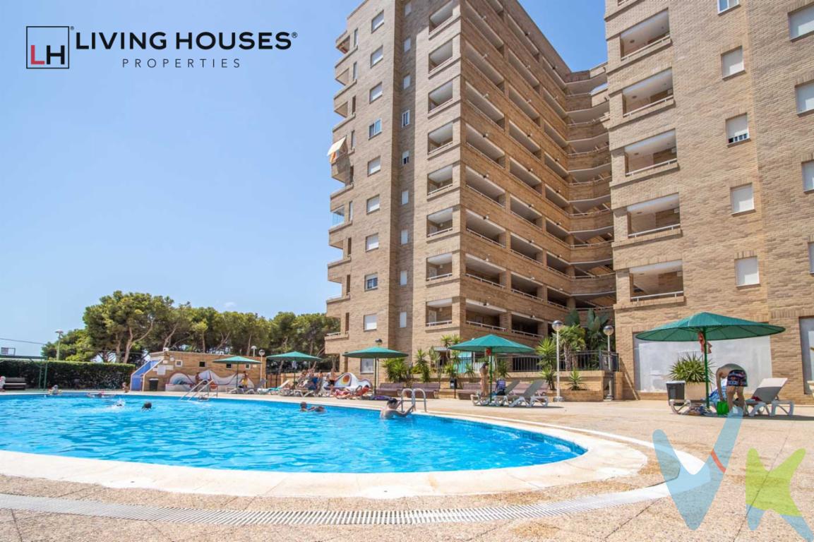  ¡Descubre la oportunidad perfecta para vivir junto al mar! Presentamos un encantador apartamento en venta en el prestigioso complejo Marina d\'Or, ubicado en la hermosa localidad de Oropesa del Mar-Orpesa. Este inmueble es ideal para quienes buscan una residencia que combine comodidad, estilo y una ubicación privilegiada. Una excelente opción tanto para familias pequeñas como para aquellos que desean disfrutar de una segunda residencia vacacional.Este apartamento se encuentra en la planta 8 de un edificio moderno, construido en 2005, y cuenta con todas las características necesarias para garantizar el máximo confort. Dispone de 54 metros cuadrados útiles y un total de 63 metros cuadrados construidos, ofreciendo un espacio bien distribuido que optimiza cada rincón del hogar. Al entrar, serás recibido por un ambiente acogedor y luminoso, perfecto para relajarse después de un día en la playa.El apartamento consta de dos acogedoras habitaciones, y dos baños, uno de ellos en suite, una configuración ideal para parejas o familias pequeñas. Ambas habitaciones están decoradas con gusto y cuentan con muebles de calidad que garantizan el descanso absoluto. La zona de estar principal ofrece un espacio abierto que se integra perfectamente con la cocina completamente equipada con modernos electrodomésticos, permitiendo así disfrutar de momentos culinarios sin esfuerzos.Una de las joyas de esta propiedad es su terraza, un espacio perfecto para disfrutar del clima mediterráneo durante todo el año. Desde aquí, podrás contemplar las impresionantes vistas que ofrecen los alrededores, ya sea mientras disfrutas de un café por la mañana o de una cena al aire libre al atardecer.El edificio donde se ubica este maravilloso apartamento no escatima en comodidades. Dispone de ascensor, lo cual facilita el acceso a pesar de encontrarse en una planta alta. Además, la vivienda cuenta con garaje, proporcionando la tranquilidad de tener siempre un espacio reservado para tu vehículo. También incluye un práctico trastero, ideal para almacenamiento adicional como bicicletas, maletas o equipo de playa.Para completar este conjunto excepcional, los residentes tienen acceso a una refrescante piscina comunitaria, el lugar perfecto para relajarse y disfrutar del sol sin salir de casa. Esta característica aumenta considerablemente el atractivo del piso y ofrece un valor añadido a la comunidad.Ubicado estratégicamente, el apartamento ofrece gran conectividad con medios de transporte cercanos. La estación de tren y las paradas de autobús aledañas facilitan desplazamientos rápidos, conectando Oropesa del Mar con localidades vecinas y más allá, lo que hace que llegar a la ciudad sea una tarea sin dificultades.Este apartamento se presenta como una inversión ideal no solo por sus características internas, sino por su ubicación en uno de los complejos turísticos más reputados de la costa española. A tan solo unos minutos de la playa y con todas las comodidades al alcance, esta propiedad es una excelente elección para quienes desean disfrutar de lo mejor del estilo de vida mediterráneo. No dejes pasar esta oportunidad única de experimentar la vida de la forma en que siempre imaginaste. ¡Contáctanos para concertar una visita y descubrir este magnífico hogar!--------------------------------------Agencia inmobiliaria en Oropesa del mar si quieres comprar o vender casas pisos o locales en la comunidad Valenciana con oficina en Oropesa del Mar, Castellón. Para mayor seguridad en la compraventa, todas nuestras viviendas poseen FICHA DE CERTIFICACIÓN DE INMUEBLES registrada por la Asociación de Inmobiliarias de la Comunidad Valenciana ASICVAL. Antes de comprar o de entregar las arras, pida el Certificado de la vivienda para estar seguro y tranquilo sobre la situación legal, urbanística y de cargas de la misma. Los impuestos, gastos de notaría y registro no están incluidos en el precio de venta. 