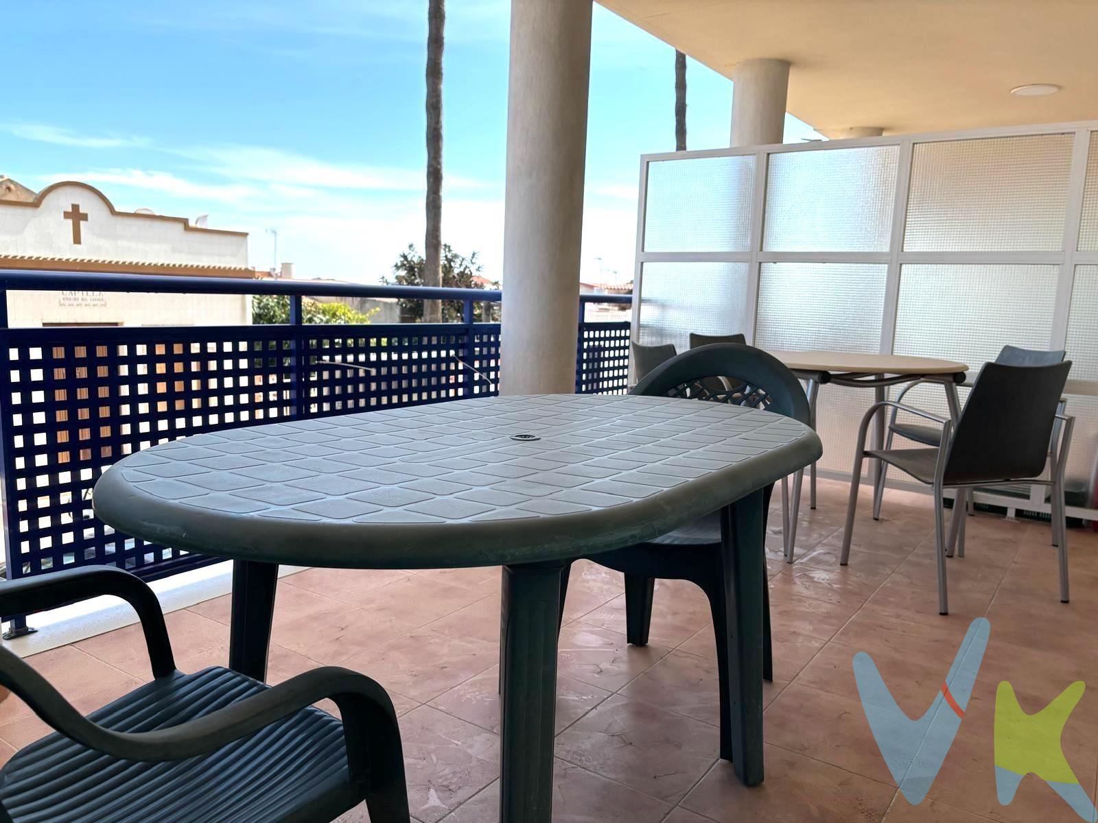 ¡¡No pierdas la oportunidad de adquirir este maravilloso apartamento en la playa de Nules!! Con una ubicación privilegiada a tan solo 50 metros de la playa. Este acogedor apartamento de 105m2 es perfecto para disfrutar de unas vacaciones inolvidables o incluso como vivienda permanente. Cuenta con 2 habitaciones dobles y una habitación sencilla con armarios empotrados, 2 baños completos (uno con plato de ducha y otro con bañera), cocina equipada, luminoso salón-comedor con acceso a una acogedora terraza de 12m2 orientada al mar y un pequeño trastero en azotea ideal para aquellos que necesitan espacio adicional para guardar sus pertenencias sin tener que ocupar espacio en su hogar o lugar de trabajo. Además, en los alrededores encontrarás todo lo que necesitas: supermercados, centros médicos, parques, zonas infantiles, autobuses y una amplia oferta de servicios. No pierdas la oportunidad de disfrutar de la vida junto al mar en este fantástico apartamento. ¡Contáctanos ya para más información y visita! ¡No esperes más para vivir la vida que siempre has deseado!. No dejes pasar la oportunidad de vivir a pocos pasos del mar en este precioso apartamento. ¡Contáctanos para más información y concertar una visita!. Contáctanos para obtener más detalles o programar una visita. ¡No pierdas la oportunidad de vivir la vida a pasos del mar!. Los Impuestos, gastos de notaría, registro de la propiedad y honorarios de inmobiliaria no incluidos en el precio publicado.  . INMUEBLE CERTIFICADO DESDE ASICVAL (Asoc. Inmobiliarias Com. Valenciana) POR CASATUYA (Agente Certificador Homologado). La vivienda se encuentra en Nules población costera de 13.000 habitantes. Nules se encuentra muy bien comunicada y ubicada a poca distancia de las dos capitales de provincia, a 18 Km de Castellón de la Plana ya 55 Km. de Valencia. Con fácil accesibilidad a la vías: CV-10, la nacional 340, la autopista AP-7 y la CV-18. Además, se puede acceder por carreteras secundarias que unen la ciudad con las localidades vecinas. Ferrocarril: es un acceso cómodo tanto desde Valencia como desde Castellón, ya que la estación de RENFE se encuentra ubicada en el centro de la ciudad. Servicios de transporte: frente a la estación de ferrocarril, Nules dispone de servicios de taxi y de autobús urbano. 