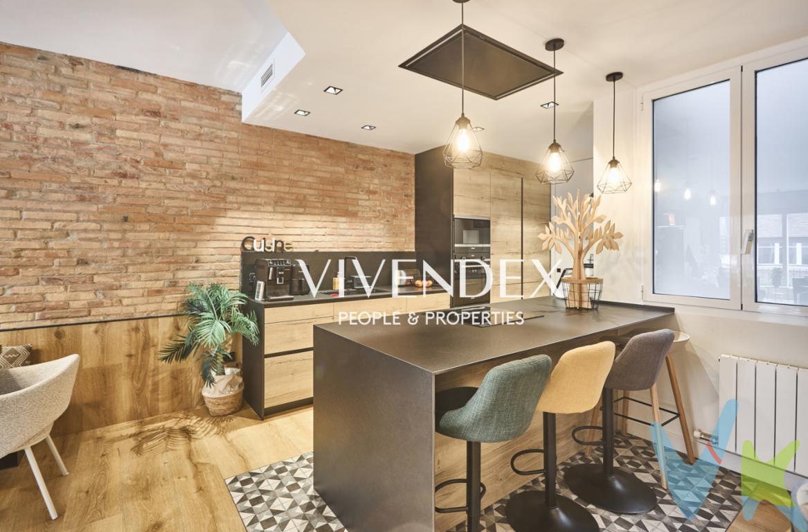  Espectacular piso de alto standing junto a MandriEl \"Open Concept\" que soñabas en el corazón de Sant GervasiEste piso no es solo una reforma; es un auténtico flechazo. Olvídate de las típicas obras a medias; aquí se ha tirado todo para crear un espacio con calidades de lujo, de esas que se sienten en cada textura y acabado nada más entrar.Es una vivienda pensada para los que buscan diseño, amplitud y, sobre todo, mucha luz. al tratarse de un cuarto real. Lo que te va a enamorar:Espacio sin límites: La cocina abierta se integra de forma espectacular con el salón, creando una zona social de dimensiones brutales. Es el lugar perfecto para cenas infinitas o simplemente para disfrutar de una sensación de libertad total.Baño de sol diario: Al ser totalmente exterior, la luz natural inunda cada rincón. Aquí no existen los patios oscuros; vivirás rodeado de claridad.Tres habitaciones de nivel: Espacio de sobra para lo que necesites. La habitación principal es una suite de revista, con su propio baño privado para que desconectar sea un placer diario.Vivir en la zona de moda: Ubicado en Sant Gervasi-Bonanova, en una de las zonas más cotizadas y demandadas de Barcelona. Tienes los mejores colegios, tiendas exclusivas, cafeterías con encanto y todos los servicios a la vuelta de la esquina.Comunicaciones top: Estás superbién conectado para moverte por toda la ciudad sin despeinarte, manteniendo la tranquilidad de un barrio de categoría.Es el piso que te quedarías mirando en una revista, pero con la calidez necesaria para llamarlo \"hogar\" desde el minuto uno. Está impecable y listo para que traigas tus maletas. ¡Un capricho en toda regla en la mejor zona!El precio incluye una plaza de parkingEl precio no incluye los gastos de notaría, registro e impuestos que correspondan. Los honorarios de agencia son del 2% + IVA sobre el precio final de venta.