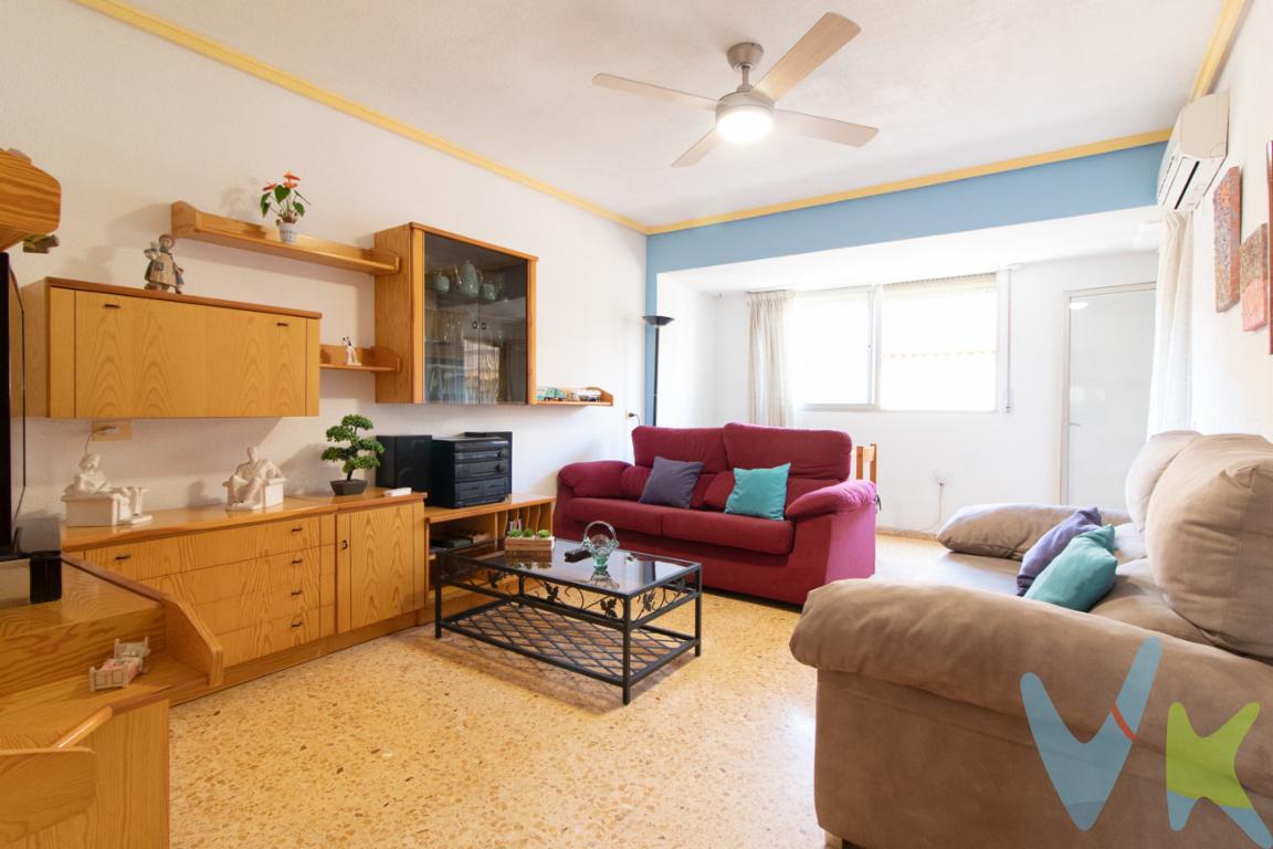 ¡Excelente oportunidad de compra en Puerto de Sagunto!Muy cerca de la playa del Puerto de Sagunto, presentamos este magnífico piso en venta con características inigualables. Localizado en una de las zonas más demandadas de Puerto de Sagunto, este inmueble ofrece una combinación inmejorable de comodidades y ubicación privilegiada.La propiedad cuenta con cuatro habitaciones, un baño, un aseo y un amplio salón con acceso al balcón, ideales para cualquier familia o aquellos que busquen espacio adicional o áreas de entretenimiento. El piso dispone de 123 metros que garantizan un ambiente espacioso y cómodo, que aseguran un excelente aprovechamiento del espacio. Situado en la planta cuarta de un edificio con ascensor, construido en 1979, ofrece una visión panorámica y accesibilidad para todos los miembros de la familia.El balcón se presenta como un espacio esencial que otorga un toque especial al inmueble, permitiendo disfrutar de una pequeña área al aire libre sin necesidad de abandonar la comodidad del hogar. Desde aquí, se pueden admirar unas hermosas vistas al mar.Este piso amplio y luminoso asegura una vida confortable. Muy señalado es el hecho de que se encuentra en una planta alta, lo cual no solo proporciona una mejor perspectiva de los alrededores, sino también una notable tranquilidad y privacidad, lejos del bullicio urbano.El edificio en el que se ubica la propiedad fue construido en el año 1979 y cuenta con todas las comodidades necesarias, incluyendo dos ascensores que facilitan el acceso a todas las plantas, especialmente a la cuarta donde se encuentra este inmueble.Destacamos la excelente distribución del piso que maximiza cada rincón del espacio disponible. Las habitaciones generosas permiten una gran flexibilidad en cuanto a la decoración y el mobiliario, asegurando que el nuevo propietario pueda personalizarlo al máximo según sus gustos y necesidades.El barrio en el que se encuentra ofrece todas las ventajas de vivir en una zona céntrica y bien conectada. Servicios, comercios, transporte público y ocio están a solo unos pasos, permitiendo llevar una vida cómoda y dinámica sin la necesidad de largos desplazamientos.No dejes pasar esta oportunidad única de hacerte con una propiedad de estas características en uno de los enclaves más deseados de Puerto de Sagunto. La combinación de espacio, ubicación y vistas convierte a este piso en una opción insuperable tanto para vivir como para invertir.Contacta con nosotros y ven a conocer tu futuro hogar en Puerto de Sagunto. Estamos seguros de que este piso superará todas tus expectativas y se convertirá en el lugar ideal para comenzar una nueva etapa de tu vida. OBSERVACIONES:* En nuestra agencia contamos con el distintivo de Agentes de Intermediación Inmobiliaria de la Comunitat Valenciana (Número de registro RAICV 1394) y cumplimos con todos los requisitos que debe tener un profesional del sector inmobiliario.*Esta vivienda se encuentra calificada como Vivienda de Protección Pública. Ello implica que el futuro adquirente debe cumplir una serie de requisitos imprescindibles para poder adquirirla. Son los siguientes:- No disponer de otra vivienda.- Vivir en la C Valenciana más de 1 año.- Tener una capacidad económica que no supere 6.5 el IPREM. (A estos efectos, el IPREM anual para 2023 se encuentra fijado en 7.200 EUR/año).- Destinar la vivienda a residencia habitual y permanente.- Inscribirse previamente como demandante en el Registro de vivienda protegida.Toda la información en el siguiente enlace:  https://www.gva.es/es/inicio/procedimientos?id_proc=21712*Por mandato expreso del propietario, comercializamos este inmueble en exclusiva, lo que le garantiza el acceso a toda la información, a un servicio de calidad, un trato fácil, sencillo y sin interferencias de terceros. Si usted es agente inmobiliario y tiene un cliente para este inmueble, llámenos estaremos encantados de colaborar.*El precio indicado no incluye gastos ni otros conceptos. A tal efecto, se informa que al referido precio habrá que añadirle los gastos propios de la transmisión inmobiliaria, entre los que cabe enumerar los siguientes: honorarios notariales, impuesto al que se encuentre sujeta la transmisión (Impuesto sobre el Valor Añadido o Impuesto sobre Transmisiones Patrimoniales y Actos Jurídicos Documentados, según el caso), gastos de inscripción en el Registro de la Propiedad y honorarios de intermediación de la agencia inmobiliaria.*¿Qué te ofrecemos en nuestra agencia?- Agilizamos y hacemos más cómodo el proceso.- ¡Nos ocupamos de todo! Cero preocupaciones.- Recibe apoyo legal y fiscal durante todo el proceso.- Experto inmobiliario 100% a tu lado.- Asistencia post venta ¡Seguimos a tu lado! Si deseas saber más, no dudes en ponerte en contacto con nosotros.