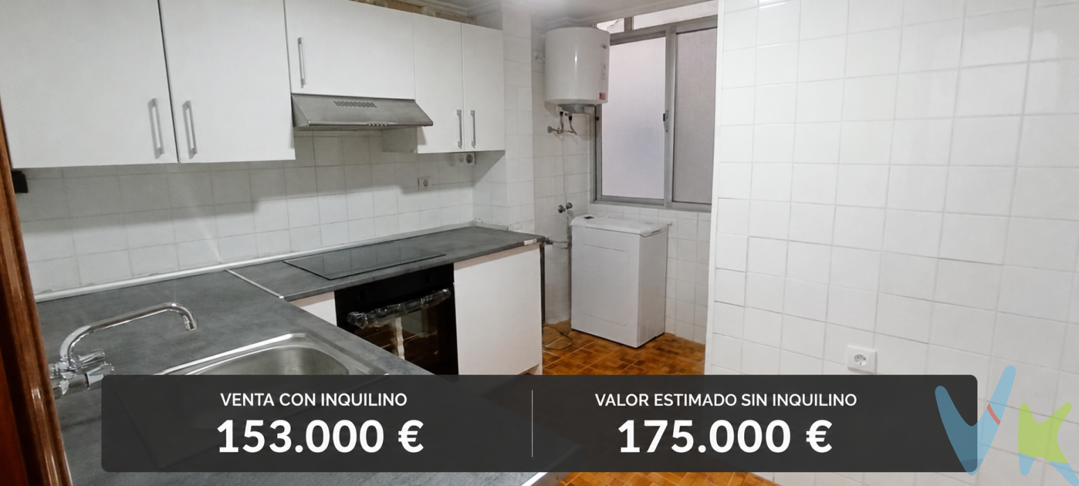  SE VENDE CON INQUILINOS HASTA ENERO DEL 2030, LLÁMANOS Y TE INFORMAMOS PRIMER GRUPO VIVENDIA presentamos un atractivo piso situado en la codiciada zona Campamento de Paterna, que ofrece una oportunidad única para aquellos que buscan un hogar cómodo y bien ubicado. Se trata de una propiedad que se distingue por su excelente distribución y luminosidad, ubicada en la PRIMERA planta de un edificio construido en 1970, el cual cuenta con los beneficios de un ascensor para mayor comodidad.Este amplio y funcional piso ofrece un total de cuatro dormitorios, lo que lo convierte en una opción ideal tanto para familias que buscan crecer como para aquellos que requieren espacios adicionales para oficina o estudio. La superficie útil de 69.63 metros permite un uso eficiente y dinámico del espacio, mientras que los 79 metros construidos aseguran una distribución equilibrada y práctica.Un elemento destacable de esta propiedad es su balcón, que no solo aporta un espacio exterior adicional, sino que también inunda de luz natural las estancias principales, convirtiéndolas en lugares acogedores donde disfrutar de la tranquilidad y privacidad. El entorno que rodea a la vivienda ofrece poderosas conexiones de transporte público, con paradas de metro y autobús a escasos minutos de distancia, facilitando el acceso rápido y sencillo al resto de la ciudad y más allá.El edificio que alberga este piso refleja el carácter y la solidez de la arquitectura de su época, aportando seguridad y durabilidad, mientras que su condición se ha mantenido actualizada, gracias al cuidado de sus propietarios. Este factor armoniza perfectamente con las comodidades modernas que el ascensor proporciona, permitiendo una accesibilidad sin obstáculos a todas las plantas del edificio.Localizado en una zona tan céntrica y deseada como lo es Centro Ciudad de Paterna, los nuevos propietarios disfrutarán de la cercanía a una gran variedad de servicios, tales como tiendas, supermercados, establecimientos educativos y opciones de ocio, todos a distancias cómodamente caminables. Esto convierte a este piso en una opción ideal para aquellos que valoran la conveniencia urbana sin renunciar a la calidad de vida propia del entorno residencial.Los detalles únicos de esta vivienda hacen de ella una oportunidad excepcional en el mercado actual. La perfecta combinación de espacio, ubicación y características, junto con un precio competitivo, genera un llamativo conjunto de condiciones para establecer su próximo hogar en Paterna. Invitamos a todos aquellos interesados a experimentar de primera mano todo lo que este inmueble tiene para ofrecer, programando una visita del piso.No pierda la ocasión de descubrir su nuevo hogar en una de las áreas más atractivas de Paterna. La vida en Centro Ciudad integra todo lo que puede desearse: desde la tranquilidad de un entorno amigable hasta la vitalidad de una localización estratégica y una estructura que combina solidez y modernidad. Decídase por vivir con calidad. Visite este piso en venta y compruebe por qué esta podría ser la elección perfecta para usted y su familia.La venta de esta propiedad se gestiona mediante contrato de MULTIEXCLUSIVA, donde más de 400 agencias colaboradoras tienen la ventaja de poder ofrecer a sus potenciales arrendatarios esta vivienda, lo que le garantiza un servicio de calidad, un trato fácil, sencillo y sin interferencias de terceros. Por este motivo, se ruega no molestar al propietario, a los ocupantes de la propiedad, a los vecinos o conserjes del edificio o urbanización si los hubiera. El precio no incluye gastos de notaría, gestoría y registro de la propiedad, que se concretarán según su arancel profesional; los impuestos aplicables, a determinar según su normativa específica; los gastos de financiación, en su caso; ni los gastos de agencia inmobiliaria en las condiciones que se pacten con ésta. 