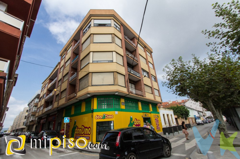 PISO SANTOÑA (CANTABRIA). En el corazón del pueblo de Santoña, en una zona tranquila nos encontramos con esta vivienda de 100m2, distribuida en 3 habitaciones, amplia cocina con office y salida  a balcón, 2 baños completos. La vivienda cuenta con  ascensor y unas vistas despejadas. Necesita arreglos. Una oportunidad de crearte un fantástico hogar. Ven a verlo con nosotros.