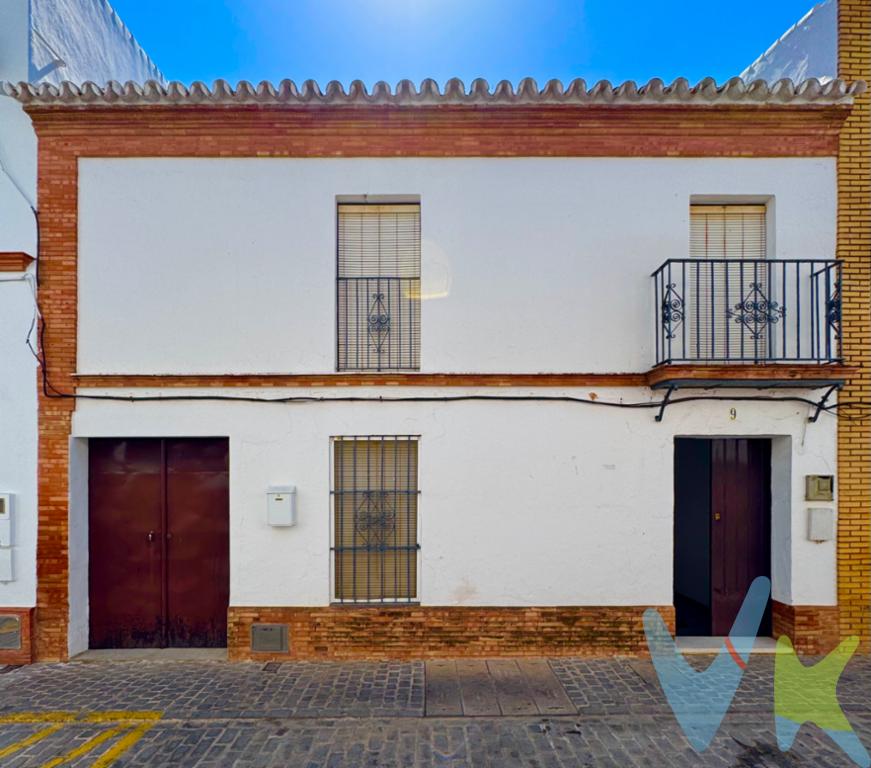 Oportunidad única en el centro de Olivares!

Casa para reformar situada en una de las mejores calles del pueblo. Con más de 290 m² construidos y una generosa parcela de casi 500 m², esta propiedad ofrece un sinfín de posibilidades para crear la vivienda de tus sueños o desarrollar un atractivo proyecto.

Ubicada en pleno corazón de Olivares, disfrutarás de la tranquilidad del entorno y la cercanía a todos los servicios. Ideal para quienes buscan amplitud, ubicación privilegiada y un gran potencial de reforma ya que se puede modificar incluso la fachada. 

Honorarios de la agencia inmobiliaria, impuestos (el Impuesto de Transmisiones Patrimoniales, IVA o AJD, en su caso), otros gastos de la compraventa (gastos de registro de la Propiedad, Notaría, gestoría ni de posible financiación). Documento DIA a disposición del consumidor según Decreto 218/2005 Junta de Andalucía.
Para mas información no dude en ponerse en contacto con nosotros SIDEMAR.

