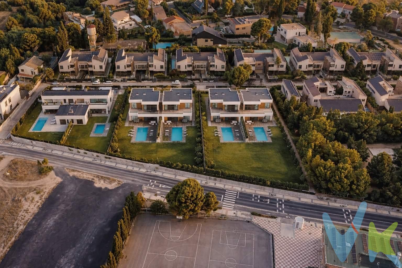 ¿Buscas el lugar perfecto para ver crecer a tu familia sin renunciar a la comodidad de la ciudad?. A menudo, encontrar la casa ideal supone conformarse con la distribución que otro eligió. Pero hoy, tienes la oportunidad de romper con eso. Te presentamos una parcela única en la prestigiosa Urbanización La Fontana, un enclave donde el silencio y la exclusividad se dan la mano con la practicidad del día a día. - Ubicación estratégica: Todo a un paso. Olvídate de las prisas por la mañana. Esta parcela se ubica justo frente al Colegio Liceo Europa, permitiéndote ganar ese tiempo de calidad que tanto echas de menos. Además, la movilidad es total: cuentas con la parada de autobús en la misma puerta de la urbanización, conectándote con el centro de Zaragoza en minutos. - Un proyecto a tu altura . No vendemos solo terreno; vendemos el lienzo para tu futura vida. Se trata de una parcela destinada a la construcción de un chalet pareado, diseñada para integrarse en una estética exterior armoniosa y elegante con la finca adyacente. -¿Lo mejor? Ya hemos hecho el trabajo duro por ti: Disponemos de un proyecto arquitectónico exclusivo. Posibilidad de construir una vivienda espectacular de 3 plantas: . Espacio generoso: hasta 350 metros cuadrados de parcela para que nunca te falte sitio para ese despacho, el gimnasio en casa o la bodega de tus sueños. Tú decides si quieres seguir nuestro proyecto o aportar tu propia visión técnica (manteniendo la estética exterior), dándote la libertad de elegir a tu propio arquitecto. ¿Quieres conocer los detalles del proyecto y empezar a imaginar tu nueva vida? Pregúntanos sin compromiso. Las oportunidades en La Fontana no suelen esperar. _____________________________________________________________________________________________________________________________. Precio y Gastos:. El precio de venta publicado no incluye impuestos legalmente establecidos ni gastos derivados de la compraventa y de la inscripción del inmueble (I.T.P., Notaría y Registro de la Propiedad). Las imágenes son simulaciones e infografías virtuales.