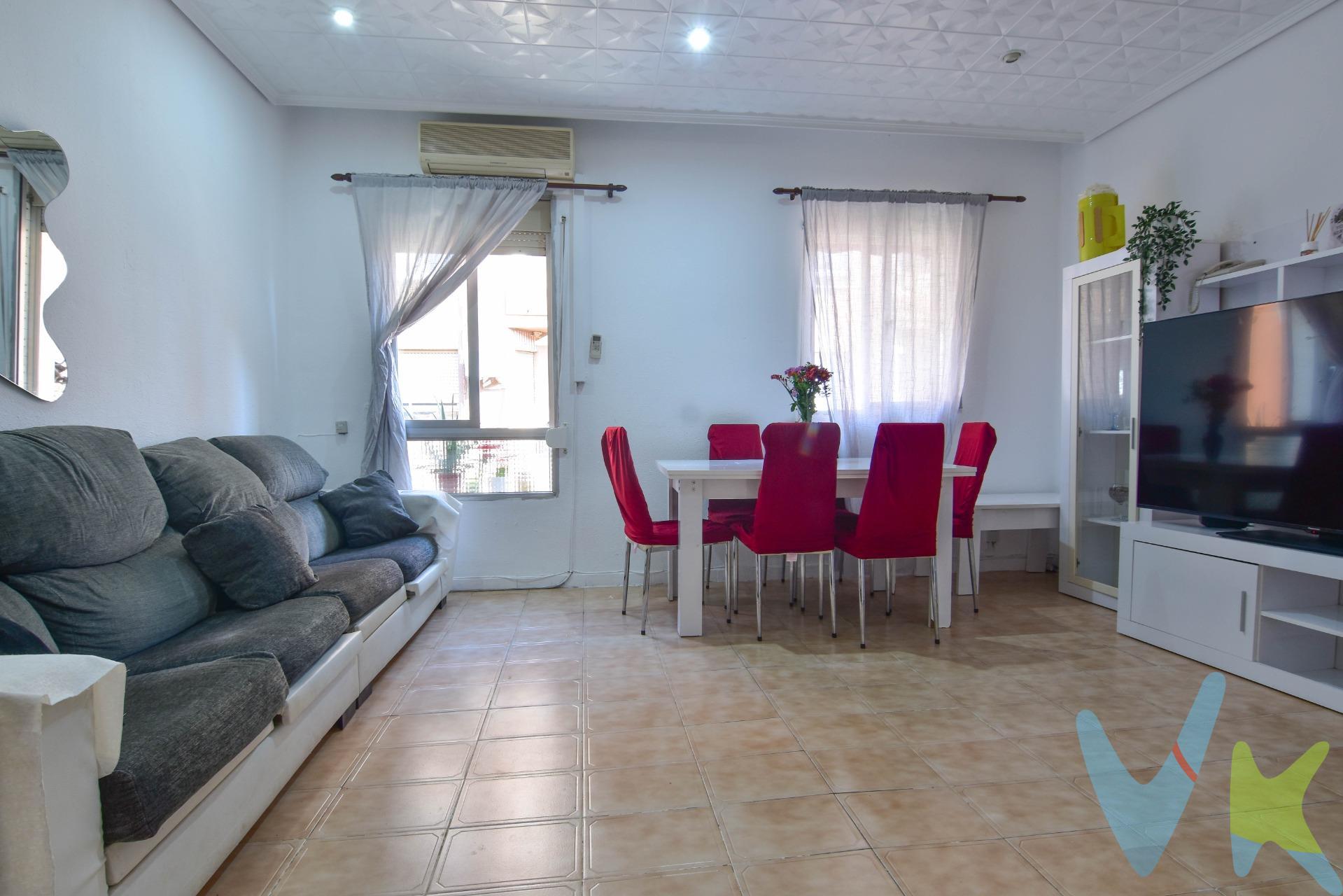 Se vende piso en Albal ideal para inversores o para quien busque una vivienda a buen precio con potencial. La vivienda cuenta con 2 habitaciones amplias, un baño completo, y destaca por ser muy luminosa, ya que es totalmente exterior. Se encuentra en una segunda planta sin ascensor. El piso está actualmente habitado, por lo que se puede vivir, pero requiere una reforma integral, lo que permite adaptarlo completamente al gusto del comprador. 💡 Ideal como:. Inversión para reforma y reventa. Vivienda para reformar a medida. Proyecto de alquiler. 📍 Zona tranquila y bien comunicada. Nota: Agencia Registrada con el Nº 1395 en el Registro Obligatorio de Agentes Inmobiliarios de la Comunitat Valenciana, consultable en la web de la Generalitat Valenciana. La oferta está sujeta a cambios de precio o retirada del mercado sin previo aviso. La información contenida en el presente anuncio se facilita a título meramente informativo y no contractual, los datos, descripciones, superficies, imágenes y cualquier otro contenido del mismo pueden estar sujetos a errores u omisiones al ser facilitados por terceros. El precio de venta publicado no incluye los honorarios de intermediación inmobiliaria, ni los impuestos legalmente aplicables (IVA o ITP), ni los gastos derivados de la compraventa, tales como notaría, registro y gestoría, ni aquellos derivados de la financiación, en caso de existir. Por mandato expreso del propietario, este inmueble se comercializa en régimen de exclusiva, garantizando al interesado un acceso completo a la información y una gestión profesional, transparente y sin interferencias de terceros. Se ruega no molestar al propietario, a los ocupantes del inmueble ni a los vecinos. Agentes inmobiliarios con cliente interesado pueden contactar con la agencia para colaborar. Nuestro departamento financiero puede conseguir tu financiación. ¡Consúltanos!