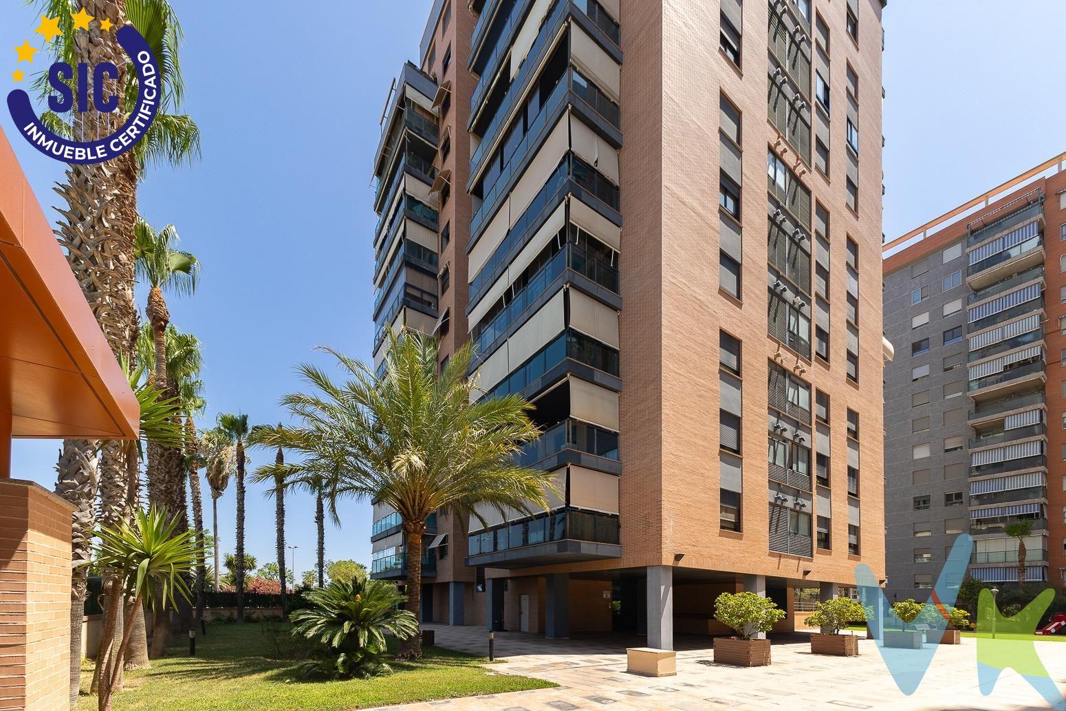 Ático en residencial premium con piscina en Mislata – Gran terraza con vistas espectaculares. Te presentamos este exclusivo ático en uno de los mejores residenciales de Mislata, ubicado en una zona privilegiada y muy demandada, con zonas comunes, piscina, parque infantil y todos los servicios a tu alcance. 🏡 Características destacadas:. Impresionante terraza descubierta con vistas panorámicas, perfecta para disfrutar del aire libre y del sol durante todo el año. Terraza cubierta climatizada, acondicionada como segundo salón-comedor, ideal para relajarte o recibir visitas en cualquier época. 3 habitaciones amplias y luminosas. 2 baños completos, funcionales y con excelentes acabados. Cocina totalmente equipada con acceso a lavadero independiente. ✨ Extras que marcan la diferencia:. Excelentes calidades en toda la vivienda. Totalmente amueblado y equipado, listo para entrar a vivir. Climatización frío-calor por conductos. Plaza de garaje muy amplia incluida. Trastero grande, ideal para almacenaje adicional. Vive en el mejor residencial de Mislata, rodeado de zonas verdes, comercios, colegios y muy bien conectado por transporte público. Una vivienda única por espacio, vistas y calidad, pensada para quienes buscan confort, estilo y una excelente ubicación. 📞 Contáctanos para más información o para agendar tu visita. ¡Te encantará!. La descripción del presente inmueble e imágenes tienen mero carácter informativo y en ningún caso carácter contractual, pudiendo ser modificados por la inmobiliaria comercializadora sin que ello implique responsabilidad alguna frente a terceros. En el precio de venta a público, esta propiedad NO incluye los gastos de adquisición (Notario, registro, gestión, honorarios, etc…).