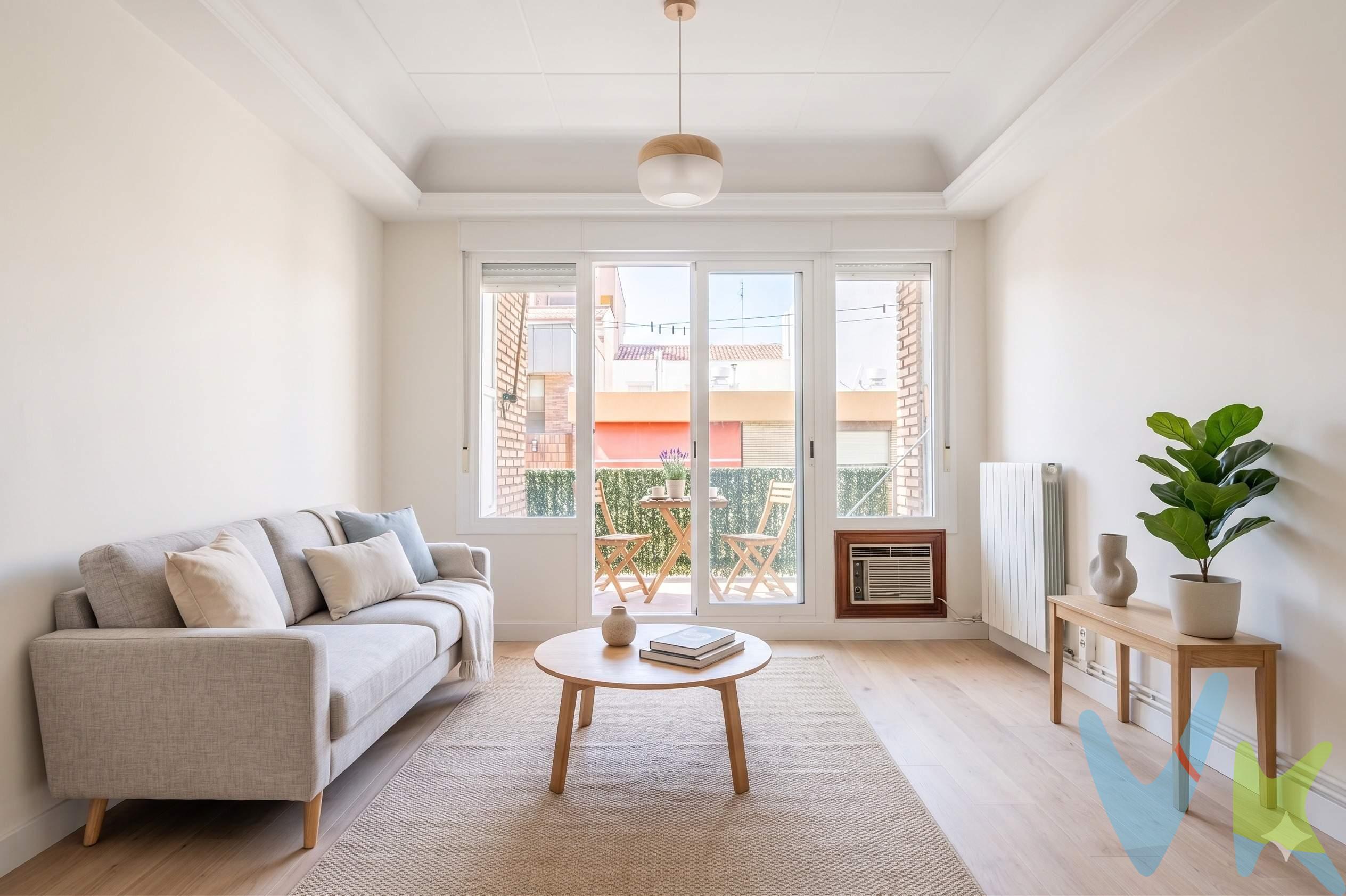 ¿Te imaginas despertar cada mañana con el sol inundando tu casa, sin el ruido de vecinos arriba y viviendo a un paso de todo lo que necesitas?. Si buscas una vivienda para actualizar en el centro de Zaragoza y transformarla exactamente a tu gusto, este piso en la calle Lacarra de Miguel, junto a San Ignacio de Loyola, es la oportunidad que estabas esperando. Olvídate de pagar por reformas que no reflejan tu estilo; aquí tú decides la distribución, los materiales y los acabados de tu futuro hogar. Las ventajas de vivir en lo más alto (y con luz propia). Este inmueble destaca por su excelente ubicación y sus características estructurales, perfectas para diseñar un espacio moderno y funcional:.  máxima luminosidad: Al situarse en una 5ª planta del edificio (no última) , la vivienda disfruta de una luz natural excepcional durante todo el día, creando un ambiente cálido y desahogado. Balcón exterior: El espacio ideal para salir a tomar el aire, disfrutar de tu primer café de la mañana o añadir un toque verde con tus plantas favoritas en pleno centro. Espacio optimizado: Cuenta con 3 dormitorios individuales, una distribución ideal tanto para familias como para quienes necesitan destinar una habitación a su despacho de teletrabajo, zona de lectura o un gran vestidor. Doble servicio: Dispone de 1 baño completo y 1 aseo, un detalle imprescindible que garantiza el confort y la agilidad en el día a día de cualquier hogar. Cocina con galería: Una zona muy práctica que te permitirá independizar el área de lavado y almacenaje, maximizando el espacio de la cocina. Ubicación Premium: Conéctate con el corazón de Zaragoza. Vivir en Lacarra de Miguel, a escasos metros de San Ignacio de Loyola, significa tener una calidad de vida envidiable. Tendrás a tu alcance los mejores colegios, una amplia oferta de comercios, restauración, servicios de salud y excelentes conexiones de transporte público. Todo lo que necesitas en tu rutina diaria, a solo unos pasos de tu puerta. Tanto si buscas tu vivienda definitiva para diseñar a medida, como si eres un inversor que sabe reconocer el valor de una  planta luminosa en una de las zonas más demandadas de la ciudad, este piso es una apuesta segura. ¿Quieres venir a ver su potencial con tus propios ojos?. Las últimas plantas en esta ubicación vuelan. Contacta con nosotros hoy mismo para concertar una visita y empezar a proyectar tu nuevo hogar. *** Precio y Gastos:. En el precio de venta publicado no se  incluyen los impuestos legalmente establecidos ni gastos derivados de la compraventa y de la inscripción del inmueble (I.T.P., Notaría y Registro de la Propiedad)