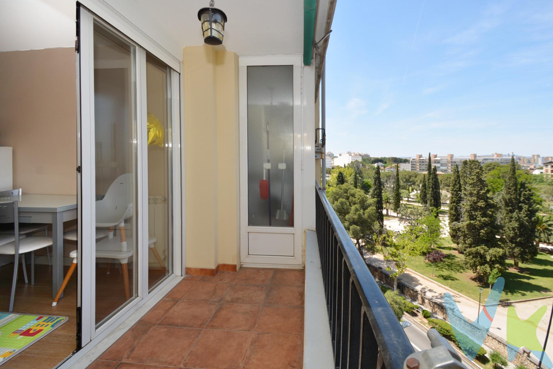 PISO REFORMADO DE 2 DORMITORIOS CON VISTAS AL PARQUE PIGNATELLI -  PASEO CUELLAR. Te presentamos esta fantástica vivienda  frente al parque Pignatelli, situado en Paseo Cuellar. Rodeado de todos los servicios y cerca del centro de la ciudad.   📐 Superficie útil: 63 m².   🛏️ Distribución: 2 dormitorios, amplio salón muy luminoso con terraza, cocina equipada e independiente y un baño completo con ducha.  🛠️ Reforma integral: Vivienda completamente reformada y lista para entrar a vivir. * Características destacadas:.  - Quinta planta exterior luminosa.  - Suelos porcelánico- madera.  - Carpintería interior lacada en blanco y ventanas de aluminio- climalit oscilobatientes.  - Aire acondicionado, split en el salón.  - Calefacción y agua caliente individual a gas.  - Pocos gastos de comunidad.  - Portal reformado y accesible. . No te pierdas nuestro reportaje fotográfico y el exclusivo tour virtual 360º que hemos preparado para ti. Una vivienda con todas las comodidades en una ubicación inmejorable. ¿Necesitas financiación? Te ofrecemos asesoramiento financiero sin compromiso. ¡Llámanos y ven a visitarlo, te encantará!. . BUSCAMOS SOLUCIONES🏡,. ENCONTRAMOS HOGARES💙
