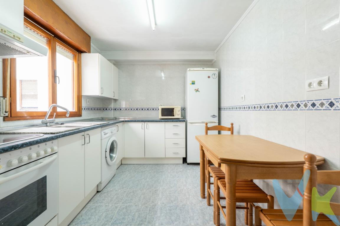 Oportunidad de adquirir una vivienda en una de las zonas residenciales mejor valoradas y con mas encanto de Oviedo.La vivienda se compone de Salón, cocina, tres dormitorios, dos baños, plaza de garaje y trastero, así como una pequeña terraza con vistas a la Calle Victor Saenz, ideal para dejarla a tu gusto con una sencilla actualización.Se ubica en el numero cinco de la calle Victor Saenz en la confluencia con la Avenida del Cristo de las Cadenas, es una calle semipeatonal y vistas muy agradables, tiene altura pues es una cuarta planta y además es muy luminosa.Su distribución es acogedora y funcional, es una propiedad ideal para aquellas familias que buscan una vivienda tranquila y a poca distancia del centro de la capital, fácil acceso a transporte publico y muy conexión con autovías.No te pierdas esta oportunidad de vivir en una de las zonas más emblemáticas de Oviedo. ¡Contacta con nosotros para más información y para programar una visita!En el precio publicitado (PVP) no está incluido el Impuesto de Transmisiones Patrimoniales ni los gastos de notaria y registro.
