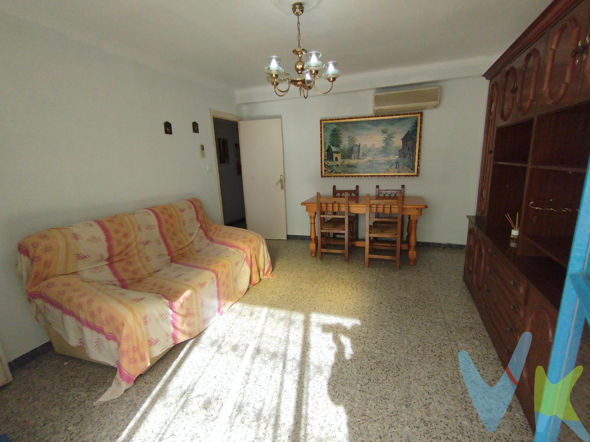 ¡Oportunidad en Alagón! como vivienda o para inversores 🏡. Se vende acogedora vivienda en 2ª planta (sin ascensor), muy bien situada en Alagón, a tan solo 25 km de Zaragoza (unos 20-25 minutos en coche). Con 68 m² perfectamente distribuidos, este piso ofrece muchas posibilidades de reforma gracias a su buena orientación y a la luminosidad de todas sus estancias. ✨ Características principales:. 3 dormitorios. 1 baño completo. Salón de 20 m² exterior con balcón. Cocina independiente con despensa y acceso a balcón. Trastero incluido en el precio. 2 splits de aire acondicionado (frío/calor). 💶 Gastos de comunidad: solo 15 €/mes. El precio no incluye impuestos, gastos de notaría, registro ni honorarios de intermediación. Este anuncio tiene carácter informativo y no es contractual. Puede estar sujeto a errores o modificaciones.