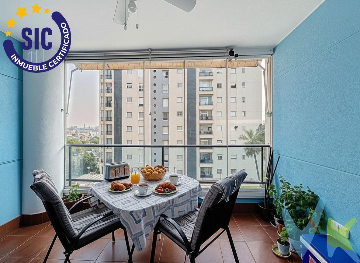 Vive donde otros sueñan con veranear. Este espectacular inmueble ofrece la oportunidad de disfrutar de un estilo de vida mediterráneo inigualable, en una ubicación privilegiada y con todas las comodidades de una urbanización de lujo. Ubicación Privilegiada y Entorno Natural. Situado en Primera Línea de Mar, con acceso directo a la tranquila Playa del Torres. Disfrute de la calma de un entorno natural con amplias zonas de paseo costero, sin renunciar a la conexión urbana: a tan solo 4 km de la vibrante Benidorm. Una localización estratégica que garantiza calidad de vida y una revalorización constante. Espacios Diseñados para el Confort. La propiedad se entrega totalmente amueblada y equipada, lista para entrar a vivir o para empezar a disfrutarla como segunda residencia desde el primer momento:. Distribución: Dos amplias habitaciones y dos baños completos. Luminosidad: Salón-comedor con grandes ventanales que inundan la casa de luz natural. Vistas Panorámicas: Una terraza privada con vistas directas al mar y a la piscina, el rincón perfecto para desconectar. Servicios de Alto Nivel. El precio incluye plaza de garaje y trastero, dos activos esenciales que aportan comodidad y valor añadido. Además, la comunidad ofrece instalaciones de primer orden:. Piscina y solárium con vistas. Gimnasio totalmente equipado. Servicio de conserjería para su total tranquilidad. Nota para Inversores: Aunque la propiedad se proyecta para su venta libre de ocupantes, existe la posibilidad de adquirirla con el inquilino actual (solvente y con contrato vigente). Esto permite obtener una rentabilidad inmediata y probada desde el día uno, convirtiéndolo en un activo inmobiliario seguro y sin periodos de carencia. VENTA:. PVP 249.000€.  Gastos e impuestos no incluidos en el precio. La compra conlleva impuestos y gastos de formalización para el comprador. A título orientativo se informa que en segundas transmisiones el  ITP  con carácter general en  Valencia  es del  10%, pudiendo existir otros tipos impositivos atendiendo a  las circunstancias  personales del comprador u otras circunstancias previstas legalmente. Base imponible del impuesto el mayor valor entre el precio de compraventa, la tasación o el valor de referencia catastral. En cuanto a los gastos de  notaría y registro, en su caso,  suelen oscilar aprox; entre 1,5% y 2,5% (aranceles variables según precio, n.º de copias y complejidad). El comprador elige notario. Si el comprador precisase de  hipoteca: tasación, condiciones y costes bancarios serán según entidad elegida por el comprador, así como los gastos de gestoría, y cualesquiera otros gastos inherentes a la formalización de la compraventa que legalmente correspondan a la parte compradora, salvo pacto expreso en contrario con el vendedor. El consumidor tiene,  conforme a la normativa vigente, a su disposición información y documentación adicional relativa al inmueble y condiciones de la compraventa, que podrá ser consultada en C/Joaquín Costa 4, bajo 46005 Valencia o urbe2@remax.es. Honorarios de mediación inmobiliaria a cargo del VENDEDOR (según acuerdo con el mismo). Se informa al consumidor que la agencia actúa como intermediaria inmobiliaria en la operación, estando cualquier eventual compraventa y sus condiciones sujeta a la aceptación expresa del propietario-vendedor y a la posterior formalización del correspondiente contrato.