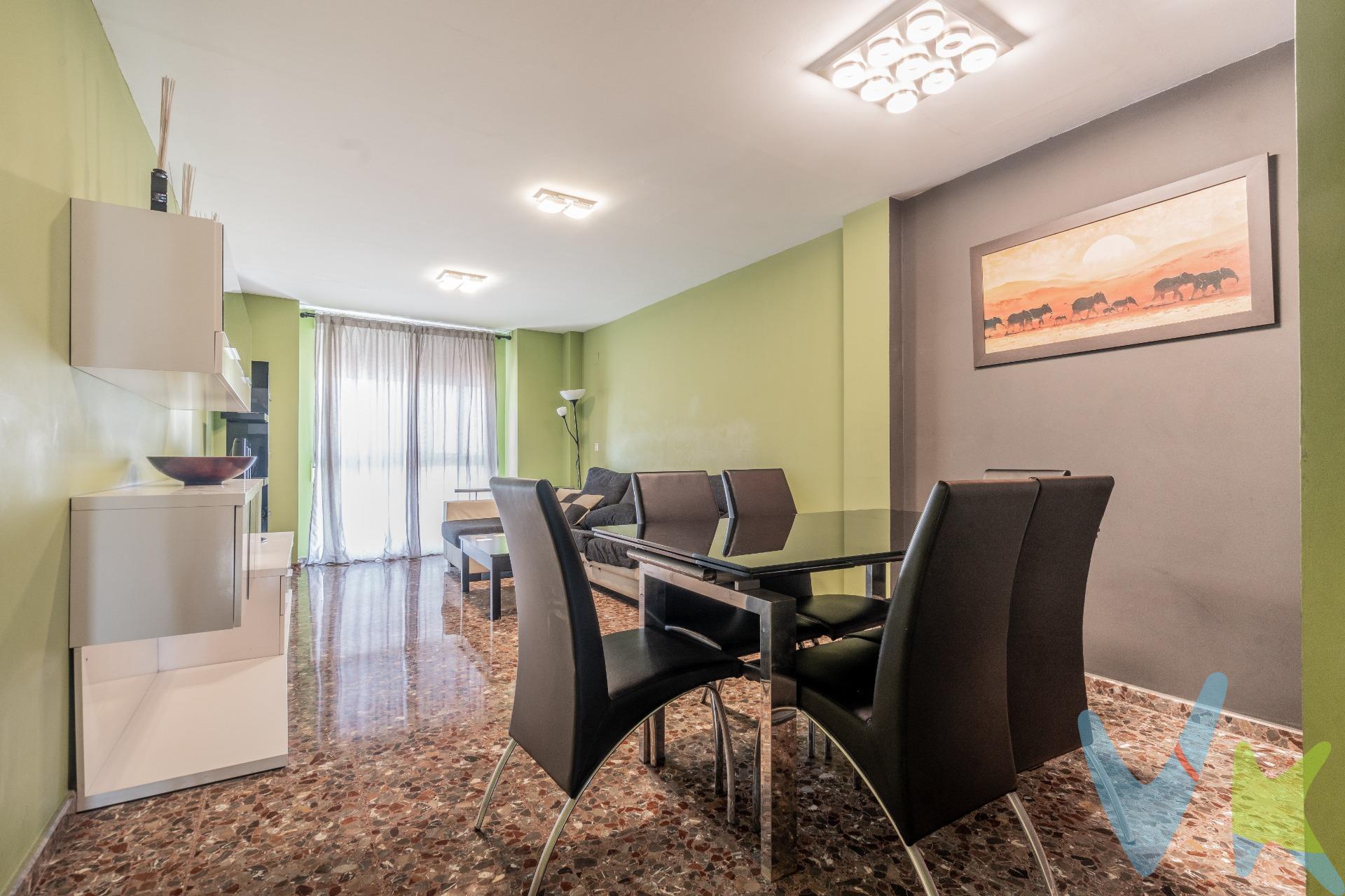 !No dejes pasar esta oportunidad! Te presentamos un espléndido piso en el corazón de Sollana, una construcción moderna del año 2006 .Esta vivienda se encuentra rodeada de todos los servicios necesarios:. supermercados, colegios y con fácil acceso a la autovía, lo que la convierte en un lugar ideal para vivir. El piso es muy luminoso, cuenta con una distribución amplia y cómoda.. ya que es una propiedad grande con tan solo un piso por planta. (finca con ascensor con solo 2 vecinos) Consta de tres habitaciones, perfectas para adaptarse a tus necesidades, y dos baños completos, uno de ellos integrado en la suite principal. Además, tendrás acceso a una terraza totalmente privada a través de las escaleras comunitarias. Esta terraza es un espacio perfecto para disfrutar del aire libre y relajarte. También incluye un trastero que actualmente se utiliza como habitación adicional a las otras tres, pero tiene múltiples posibilidades: puedes transformarlo en un despacho o cualquier espacio que desees. Si alguna vez te apetece ampliar el espacio y acceder a esta terraza desde el interior, existe la posibilidad de hacerlo tipo dúplex, simplemente solicitando los permisos necesarios. Por si fuera poco, el piso incluye una amplia plaza de garaje, lo que añade un gran valor a esta fantástica propiedad. !No esperes más para visitarlo! Esta propiedad es ideal para quienes  buscan comodidad y calidad de vida en una ubicación excelente. (actualmente la vivienda se encuentra con inquilinos hasta Marzo que finalizan el contrato). !No te pierdas la oportunidad de vivir en este maravilloso lugar! contáctanos para más información o para concertar una visita. ---------------------------------------------------------------------------------------------------------------------------. ----------------------------------------------------------------------------------------------------------------------------. Por mandato expreso del propietario, comercializamos este inmueble en exclusiva, lo que le garantiza el acceso a toda la información, a un servicio de calidad, un trato fácil, sencillo y sin interferencias de terceros. Por este motivo, se ruega no molestar al propietario, a los ocupantes de la propiedad o a los vecinos. Muchas gracias por su comprensión. Si usted es agente inmobiliario y tiene un cliente para este inmueble, llámenos: estaremos encantados de colaborar. 